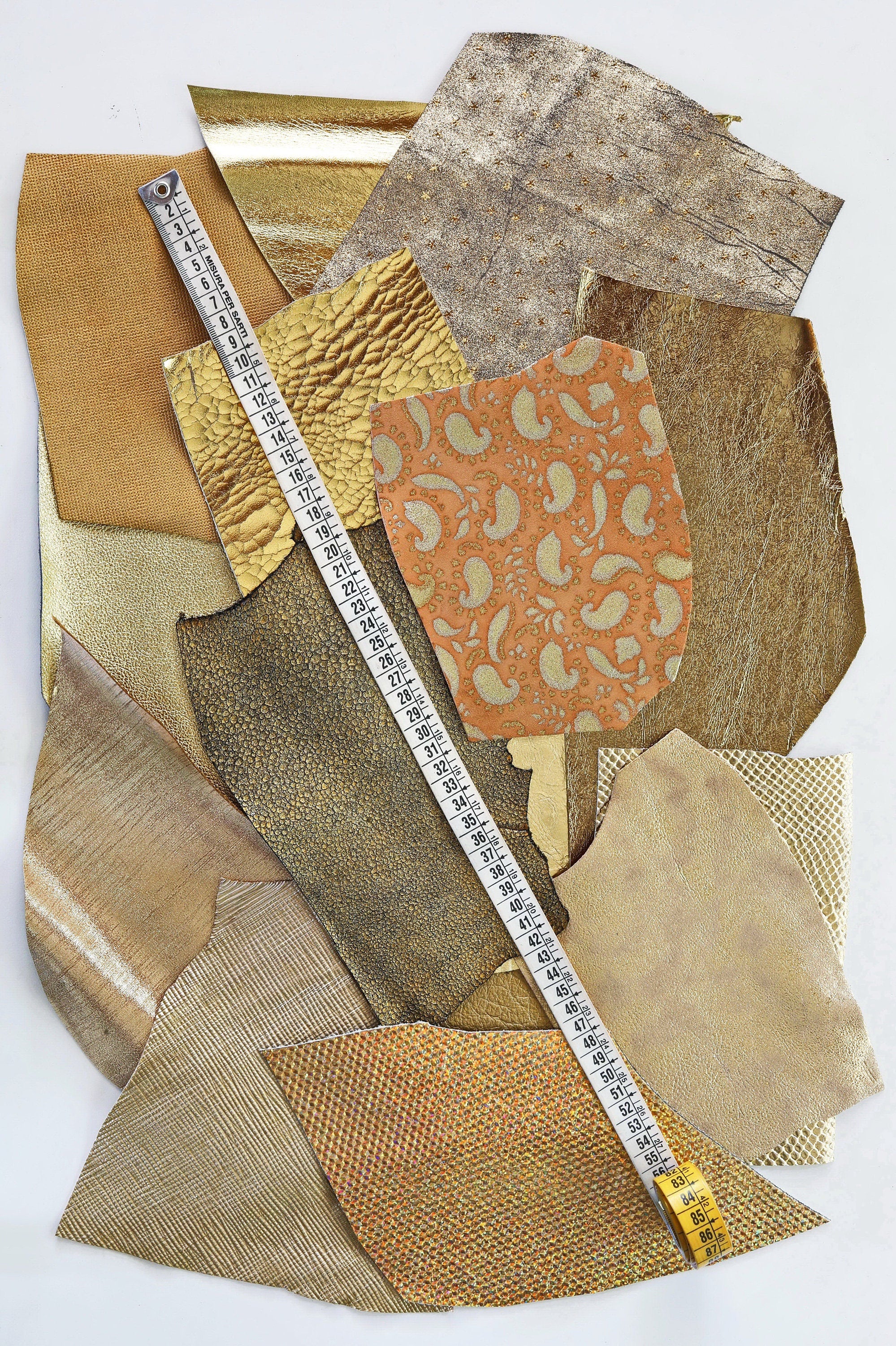 Leather SCRAPS bag, GOLD color, fancy textures, foils and softness various 0,7 lbs - 0,300 kg B1370-RC La Garzarara