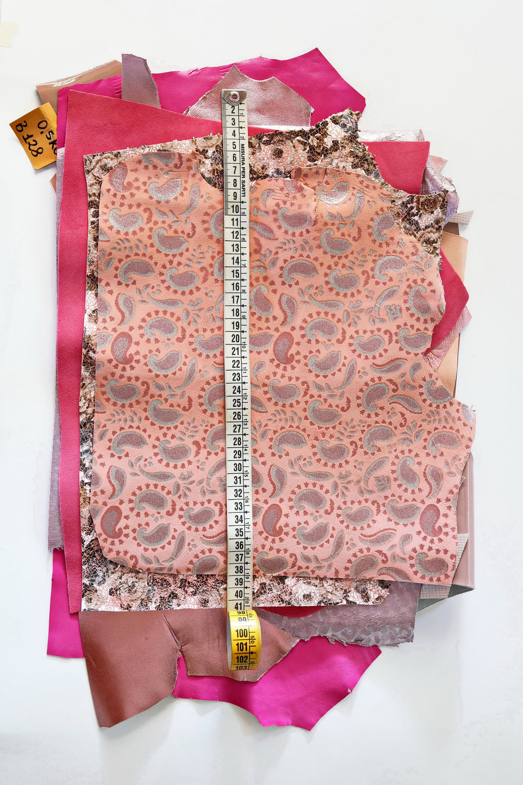 Pink leather Scraps, Rose assorted leather pieces, solid and patterned Offcuts, RANDOM renmants selection 500 g B1280 RC La Garzarara