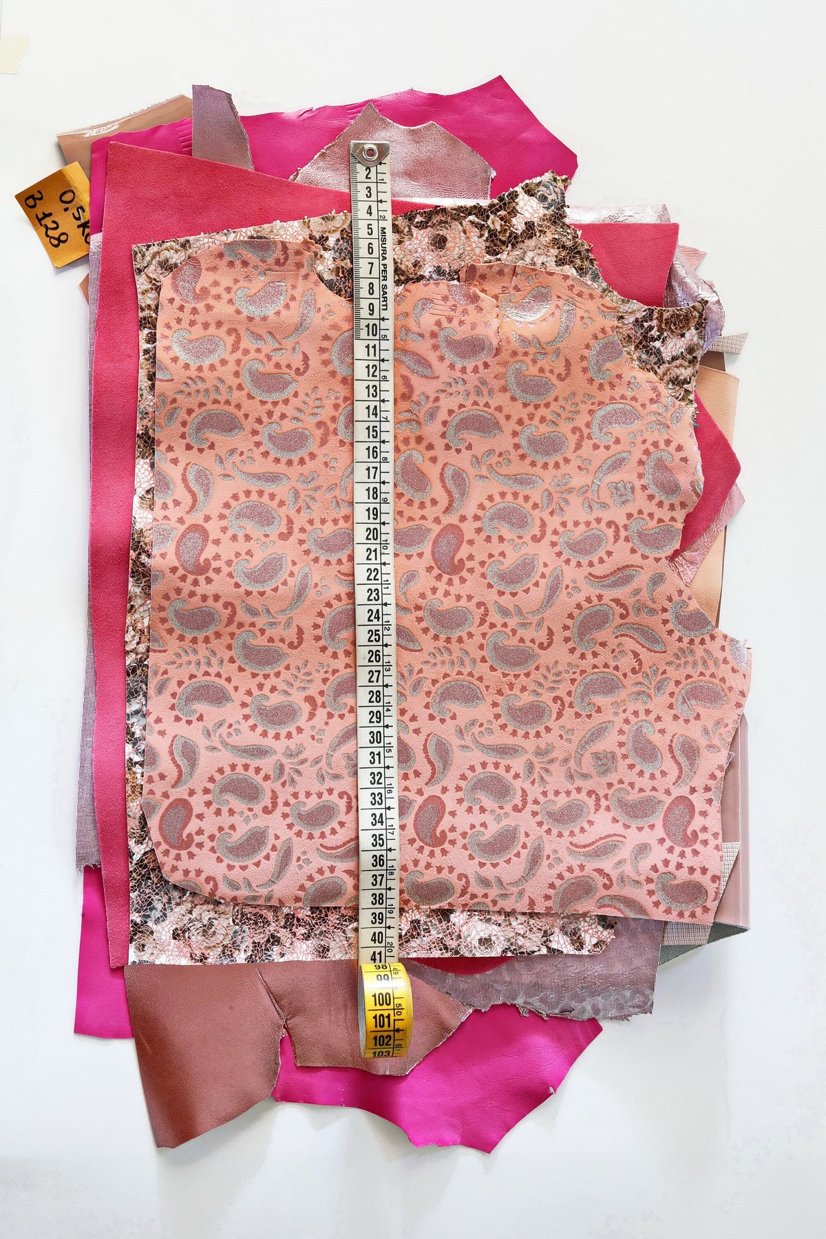 Pink leather Scraps, Rose assorted leather pieces, solid and patterned Offcuts, RANDOM renmants selection 500 g B1280 RC La Garzarara