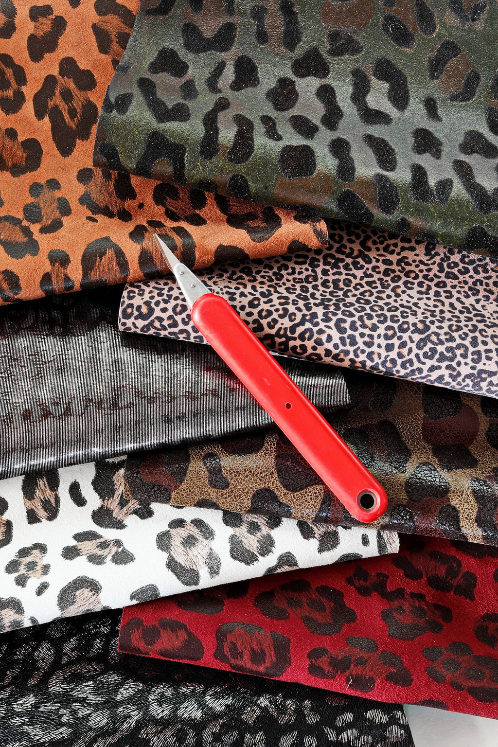Leather scraps - LEOPARD textures, foils and softnes various, italian leather pieces 1 lbs B1460-RC La Garzarara