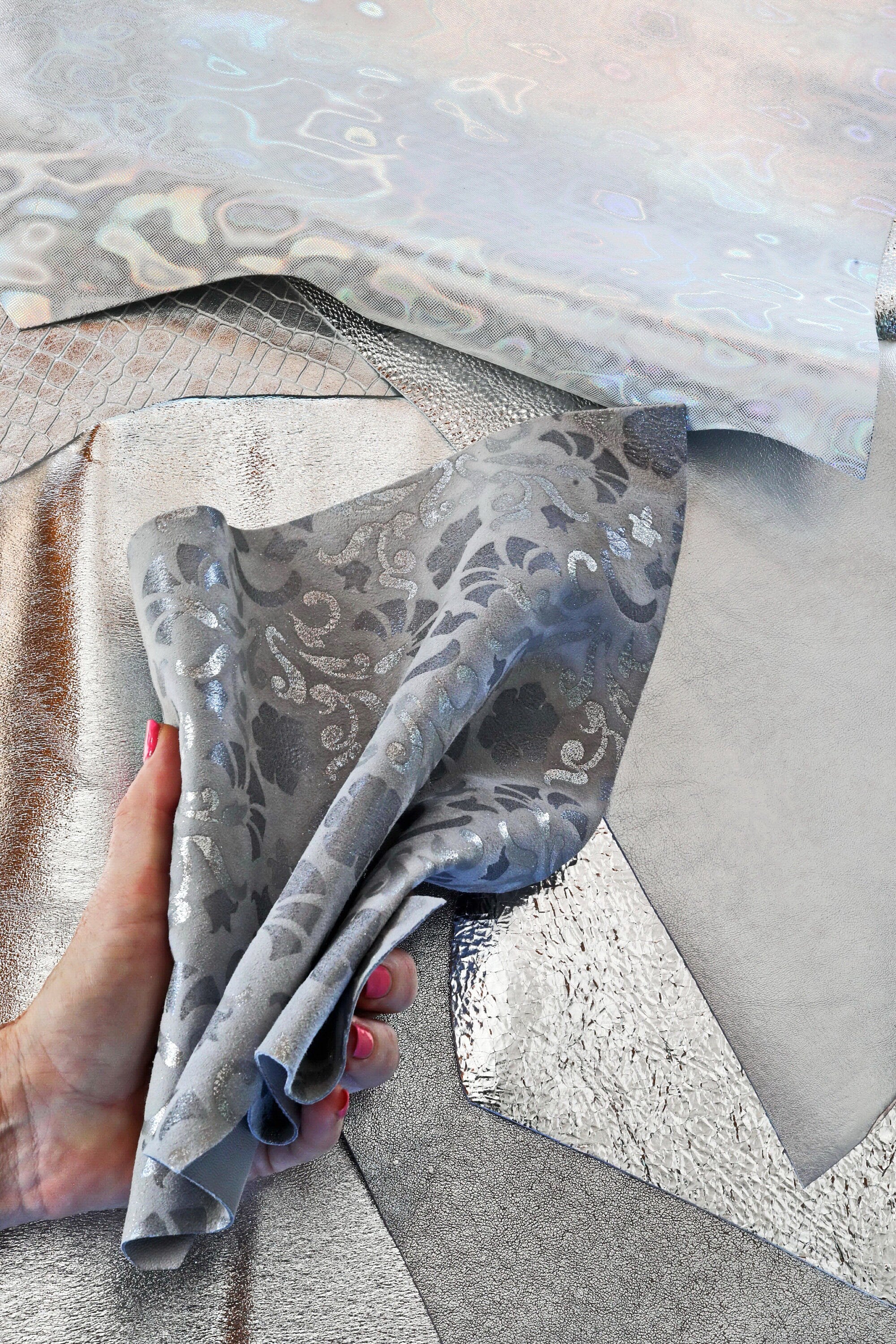 Silver Leather pieces, assorted metallic leather scraps, solid and patterned offcuts, RANDOM selection 1 lbs / 500 gr B1360 RC La Garzarara