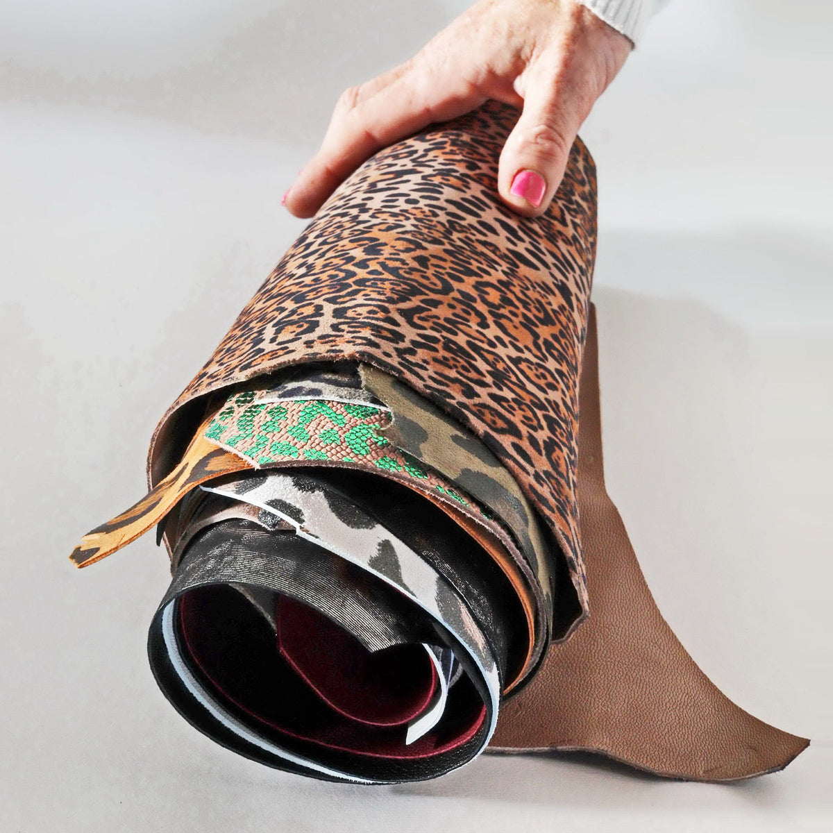 Leather scraps - LEOPARD textures, foils and softnes various, italian leather pieces 1 lbs B1460-RC La Garzarara