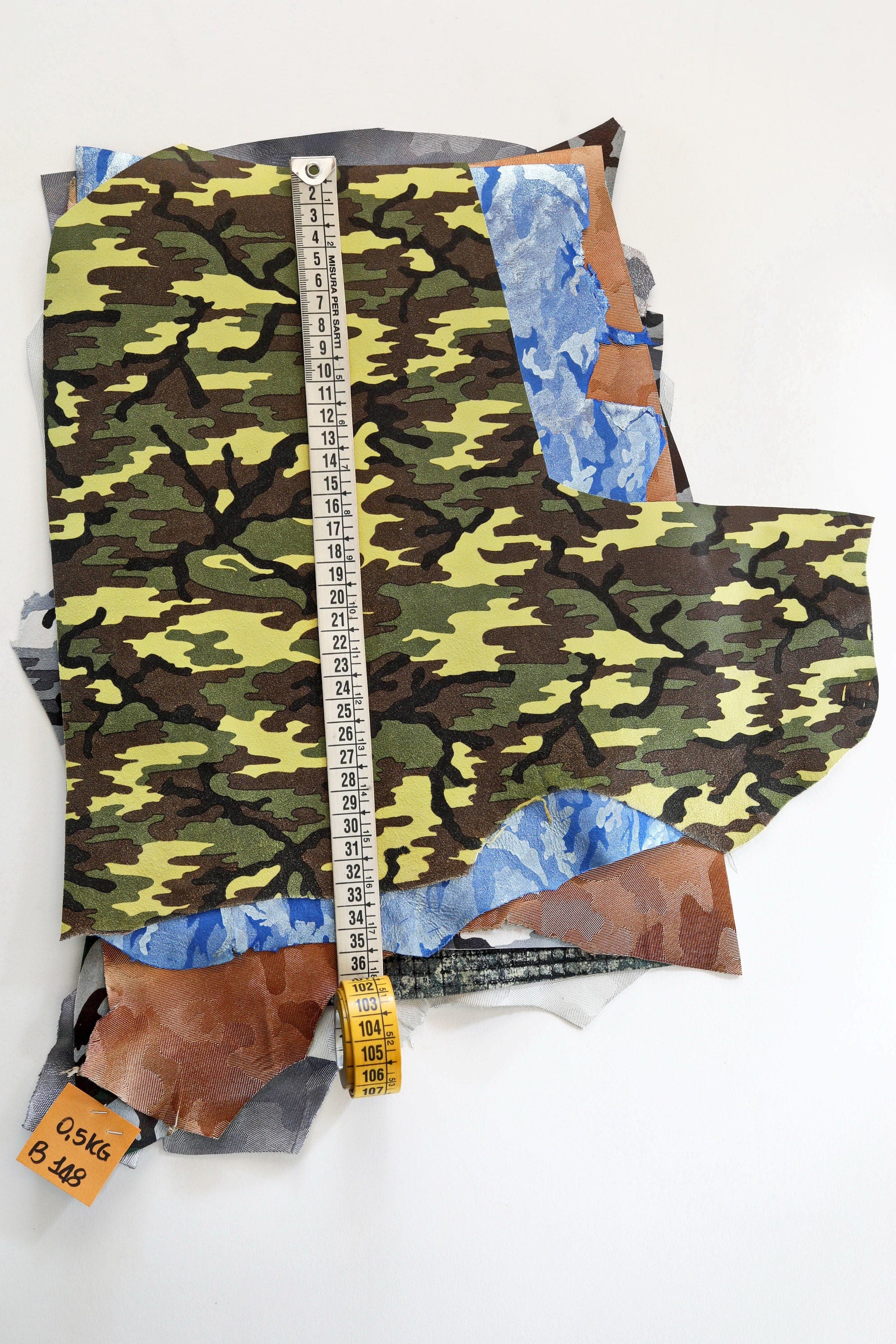 Camo Leather scraps, military pattern renmants leather, random camouflage pieces for small projects accessories 0.5 kg B1480-RC La Garzarara