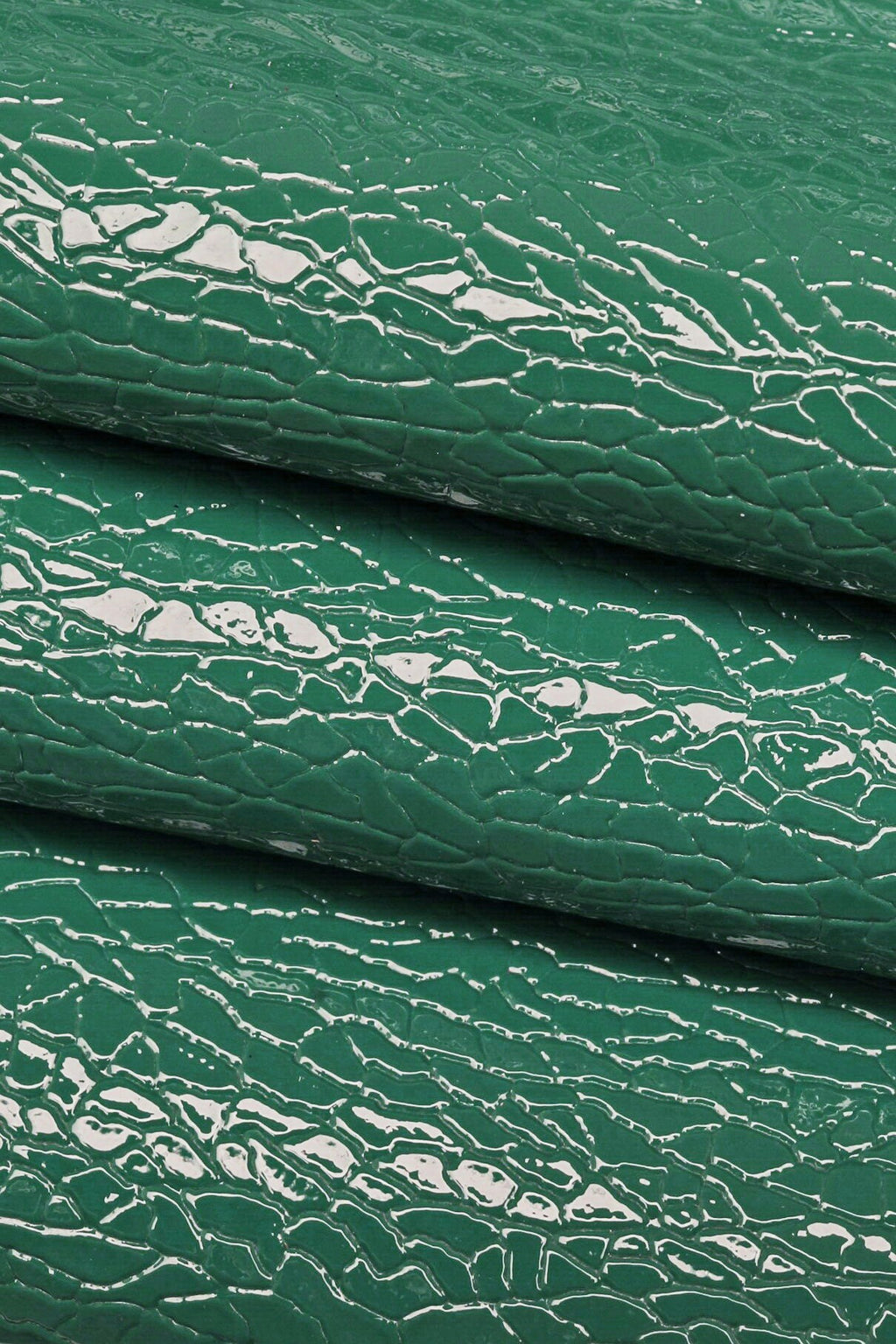 Petroleum green and dark grey PATENT leather hide, crackle like printed cowhide, glossy calfskin, medium softness B15875-ST La Garzarara