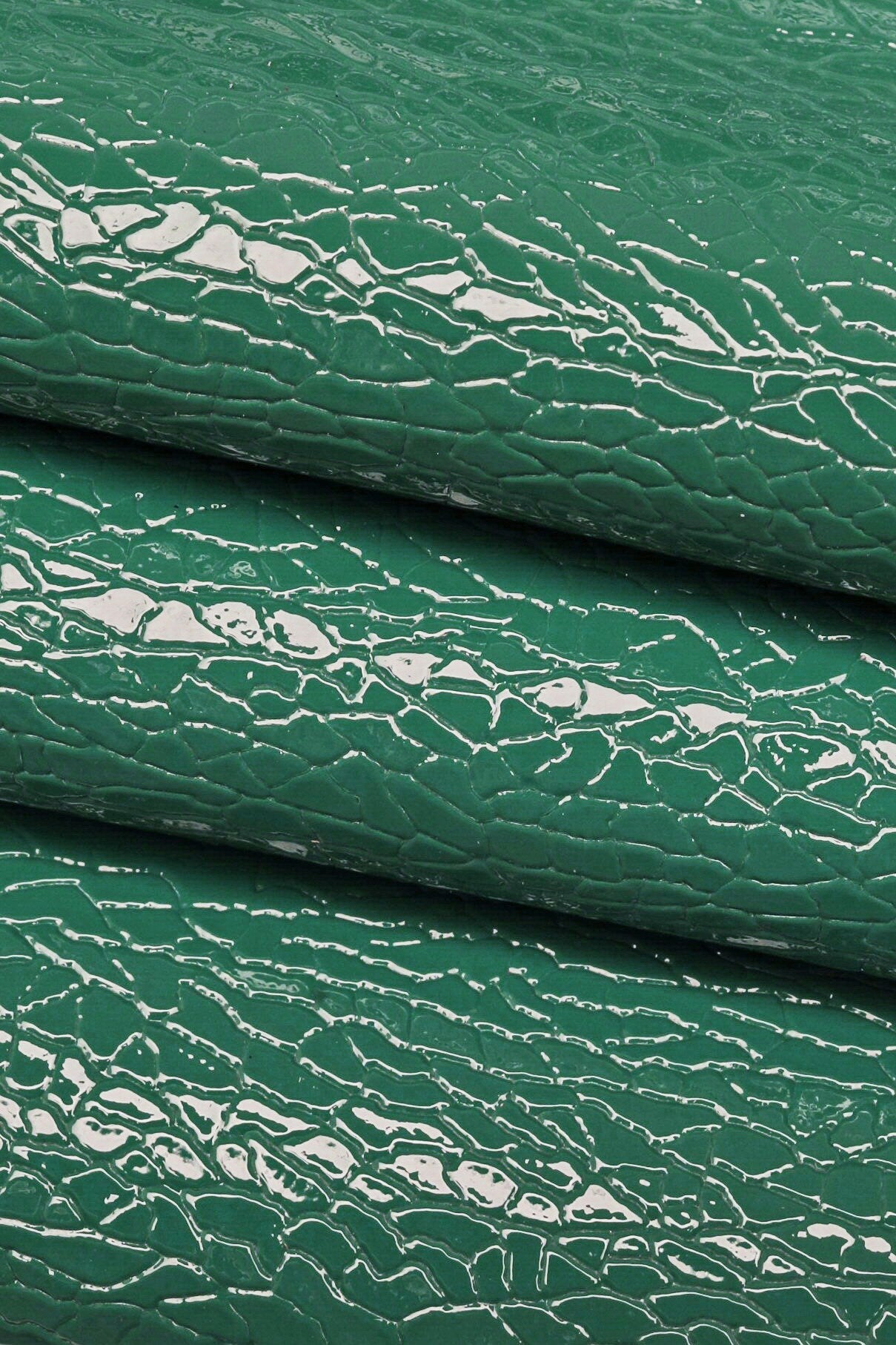 Petroleum green and dark grey PATENT leather hide, crackle like printed cowhide, glossy calfskin, medium softness B15875-ST La Garzarara