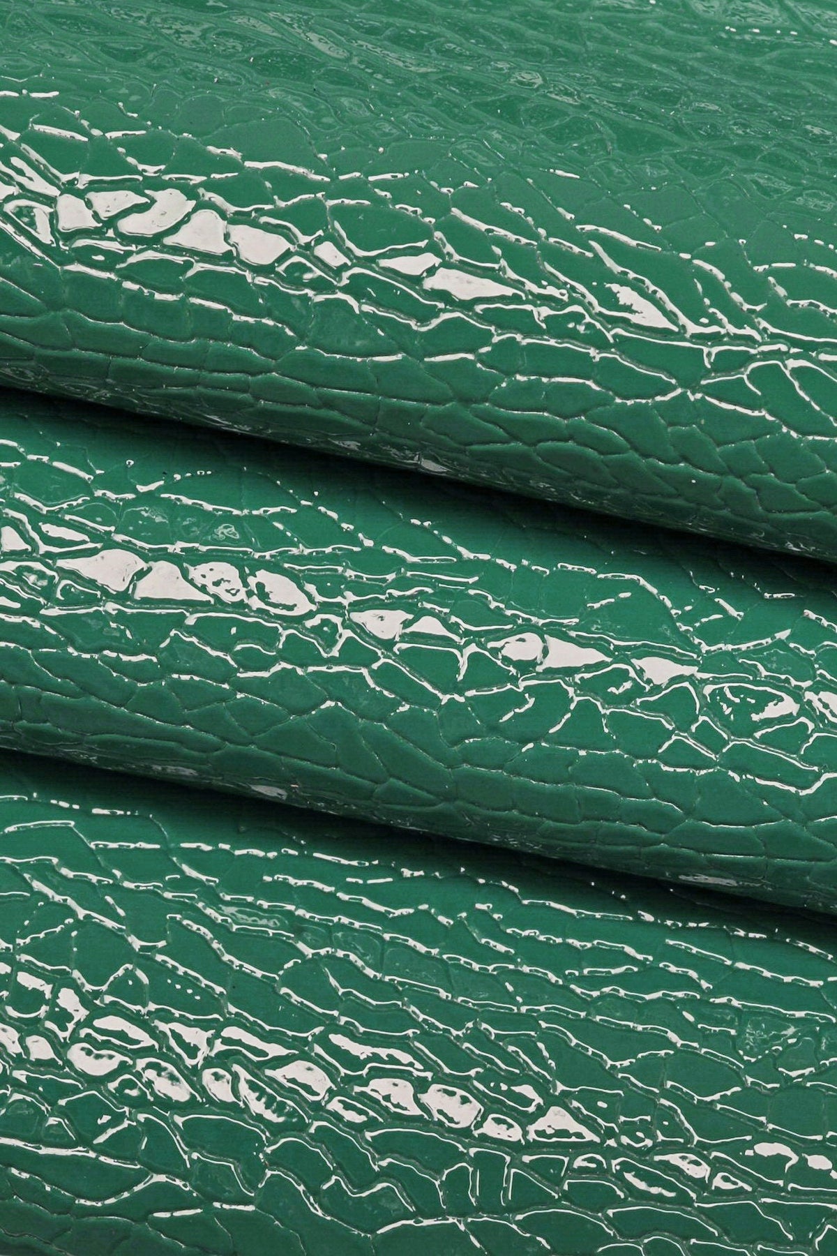 Petroleum green and dark grey PATENT leather hide, crackle like printed cowhide, glossy calfskin, medium softness B15875-ST La Garzarara