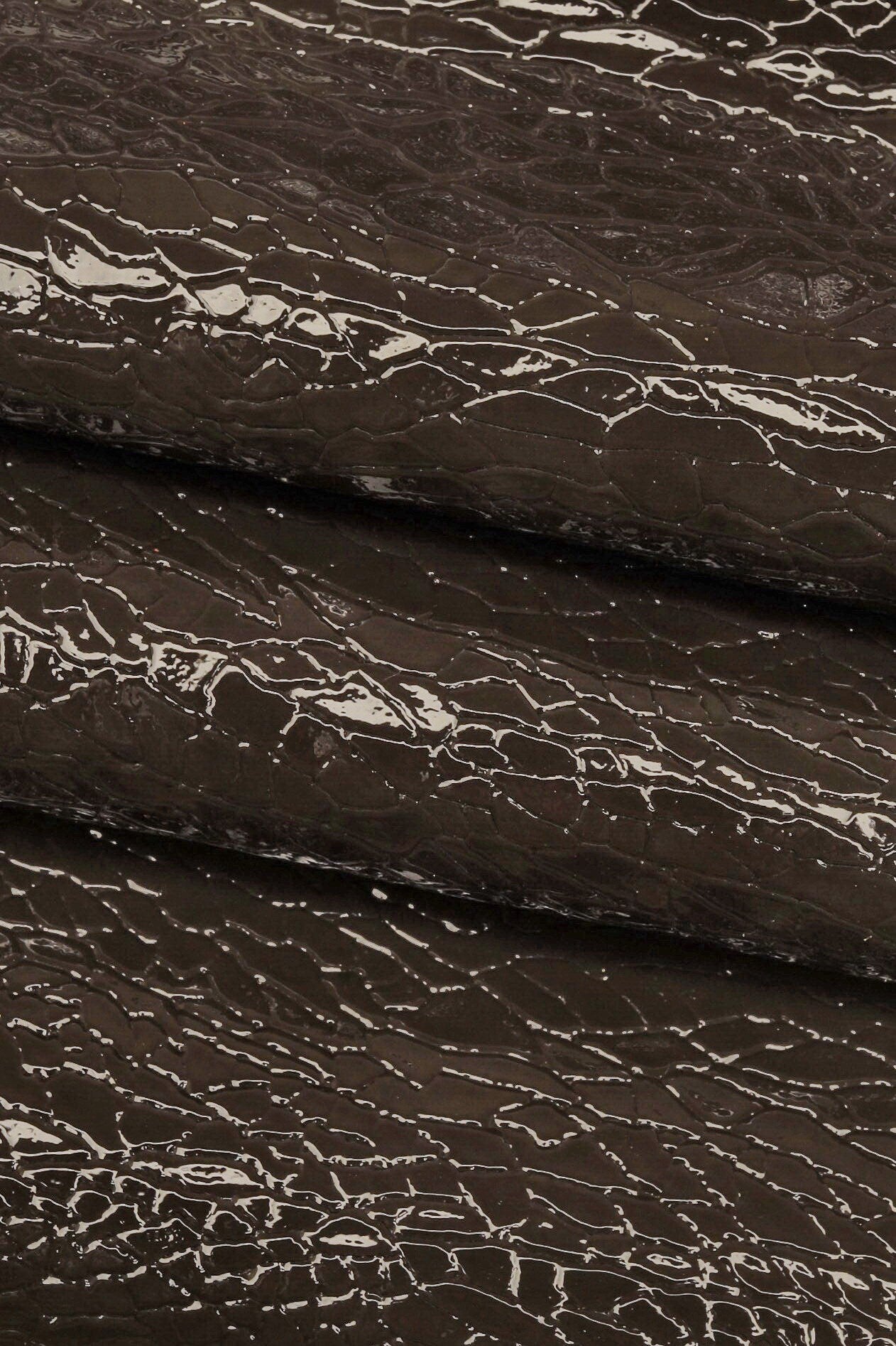 Petroleum green and dark grey PATENT leather hide, crackle like printed cowhide, glossy calfskin, medium softness B15875-ST La Garzarara