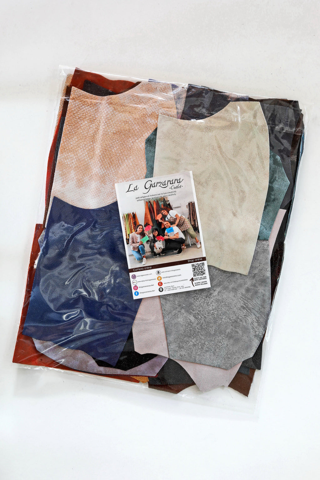 Cracked Leather Scraps, Foil Effect Pieces, Printed Crackled Offcuts for Jewelry and Small Crafts 0.300 kg B1501-RC La Garzarara