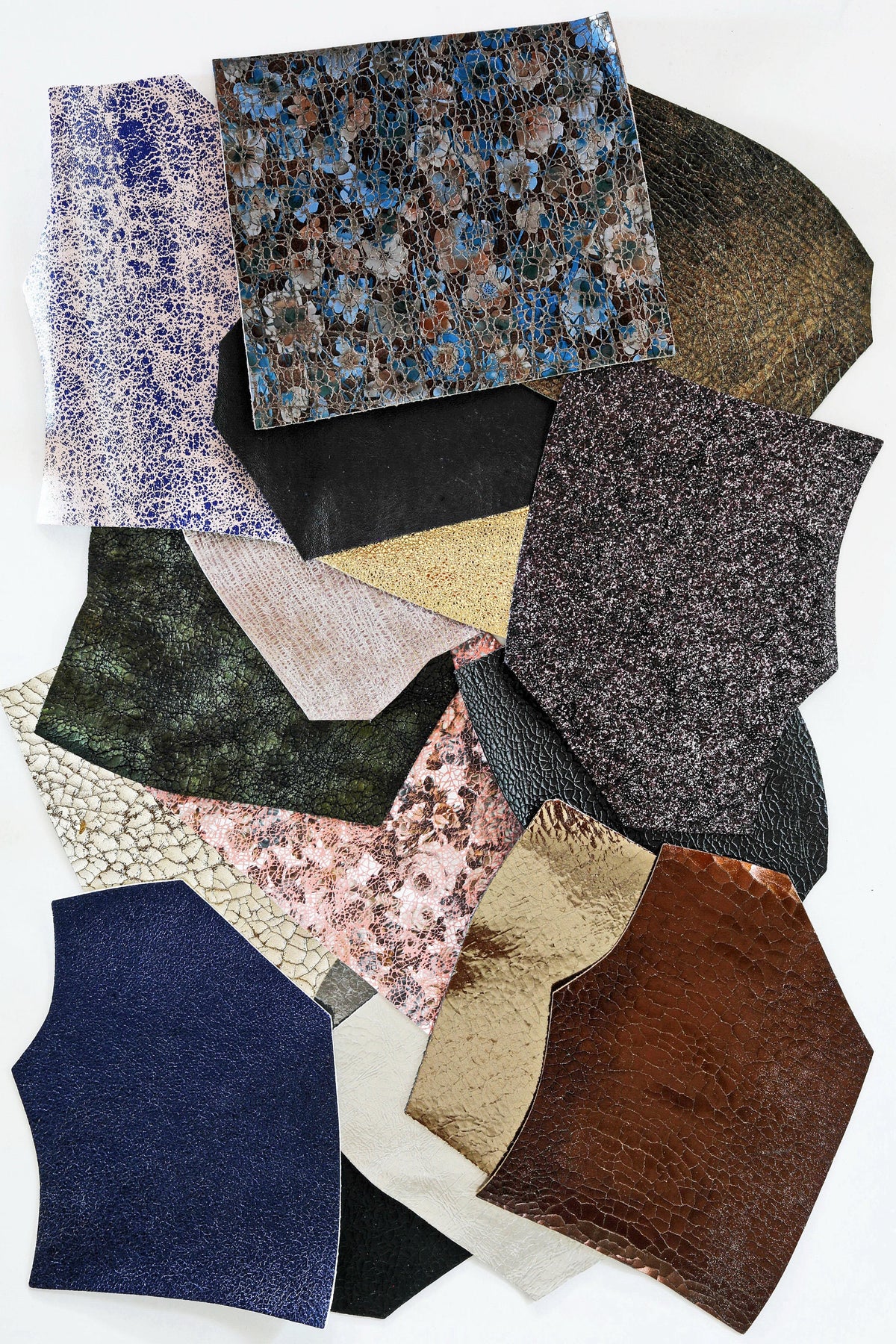 Cracked Leather Scraps, Foil Effect Pieces, Printed Crackled Offcuts for Jewelry and Small Crafts 0.300 kg B1501-RC La Garzarara