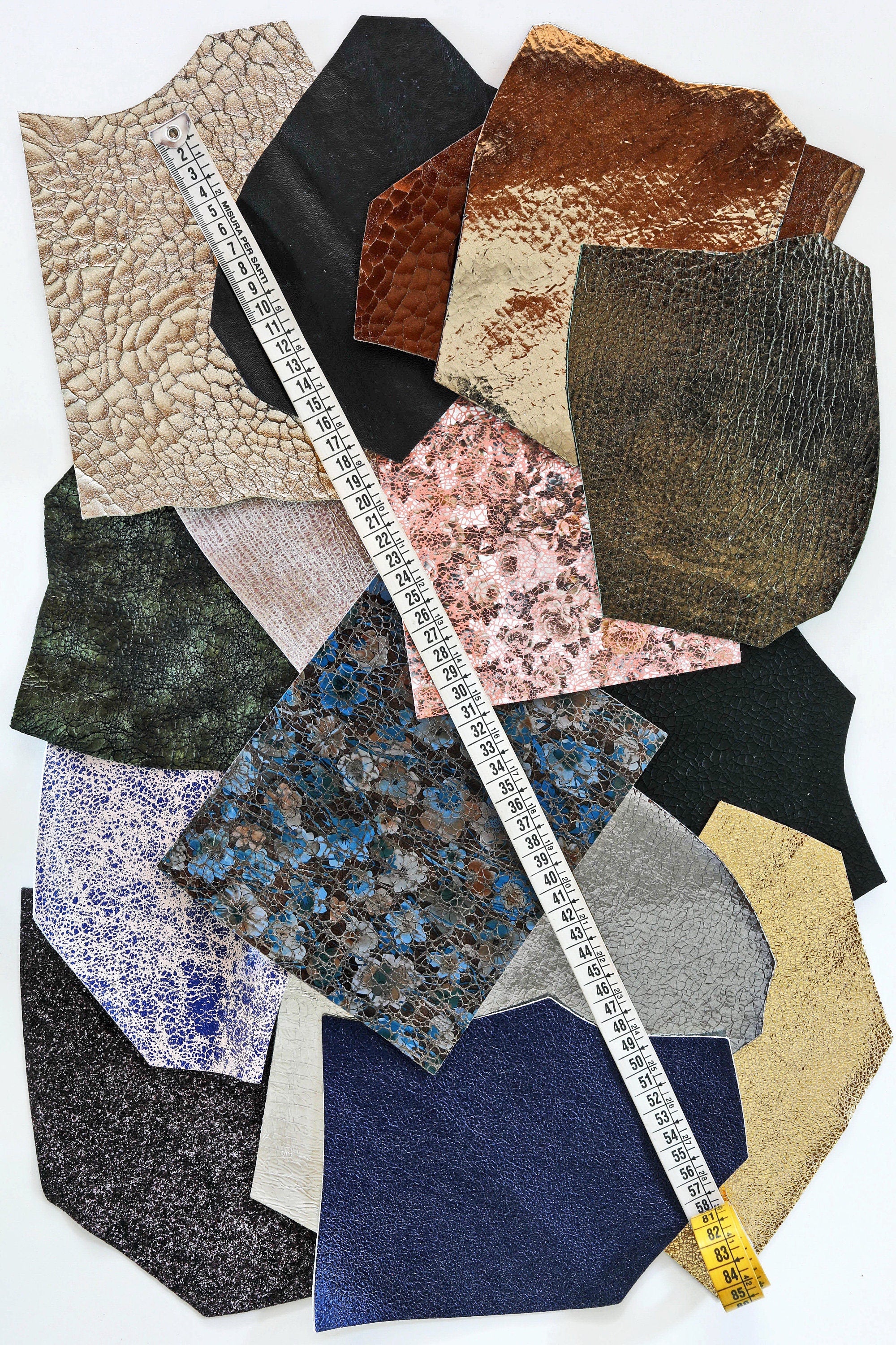 Cracked Leather Scraps, Foil Effect Pieces, Printed Crackled Offcuts for Jewelry and Small Crafts 0.300 kg B1501-RC La Garzarara