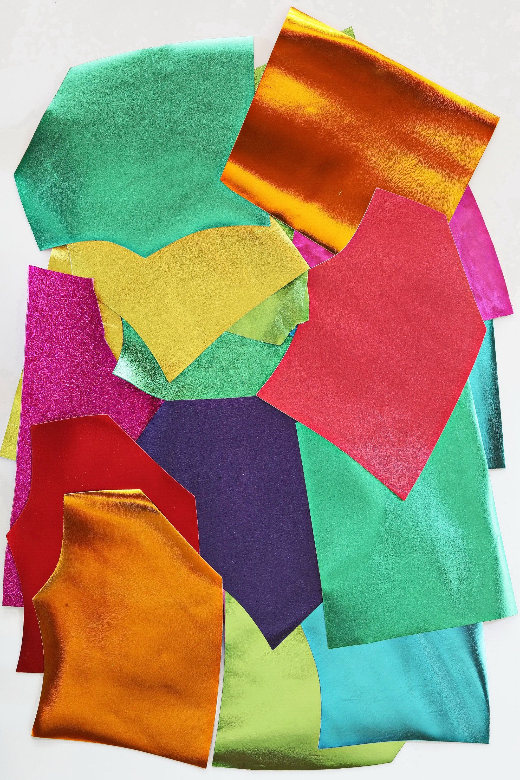 Leather scraps bag, METALLIC in BRIGHT colors, smooth, light grain or wrinkled effect 0,7 lbs - 0,300 kg B1506-RC La Garzarara 