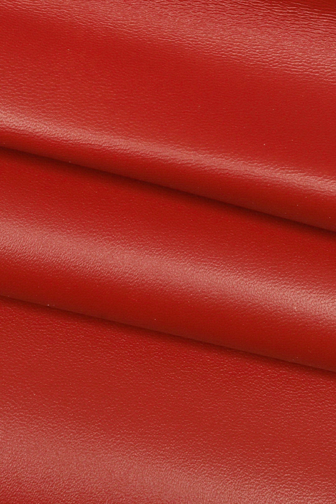 Dark red nappa leather hide – soft sheepskin, smooth crimson lambskin for hobbyists B18201-TU La Garzarara