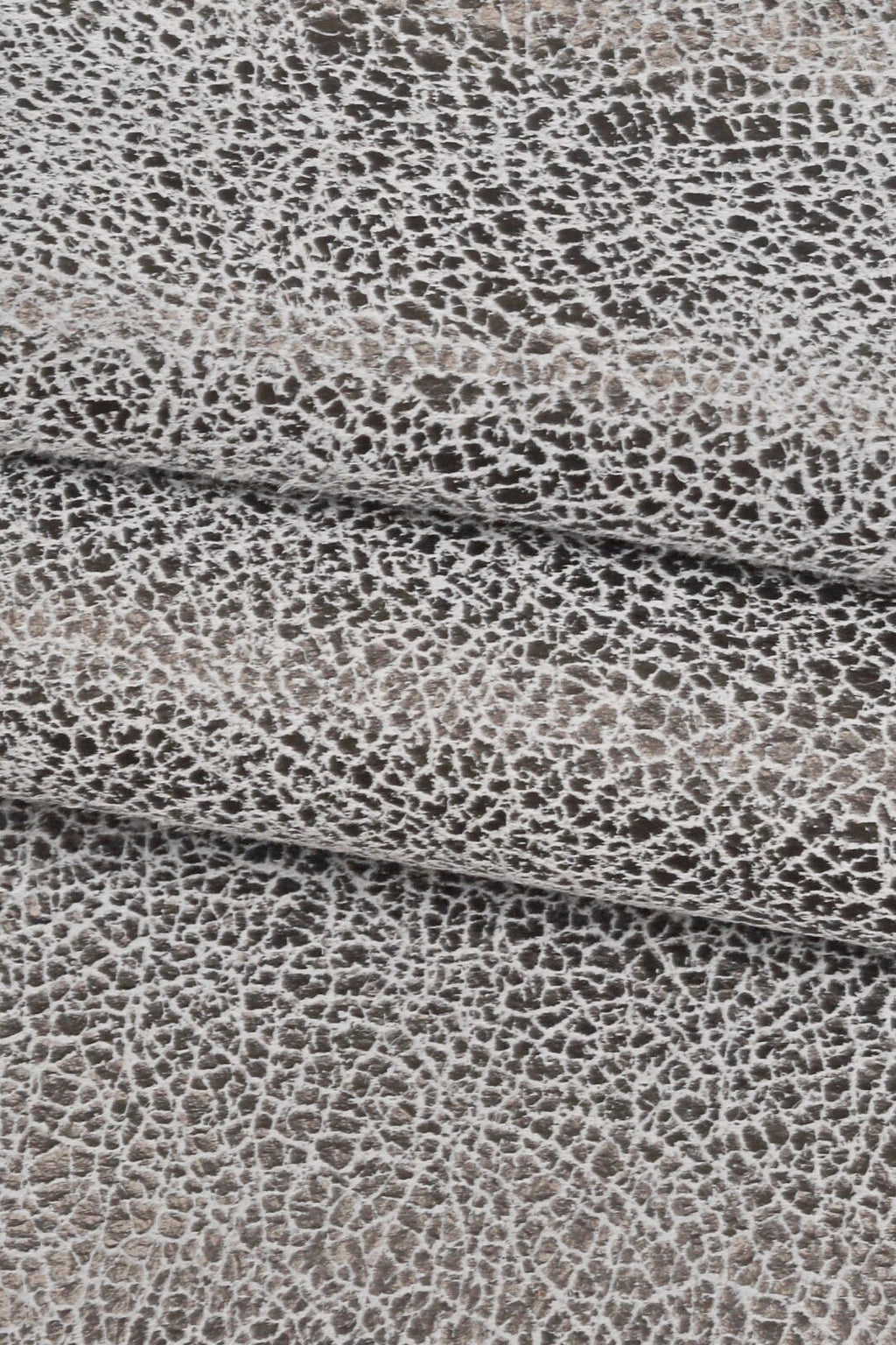 Antiqued leather hide distressed look, vintage effect crackled leather skin, rustic suede leather for bags belts B16126-ST La Garzarara