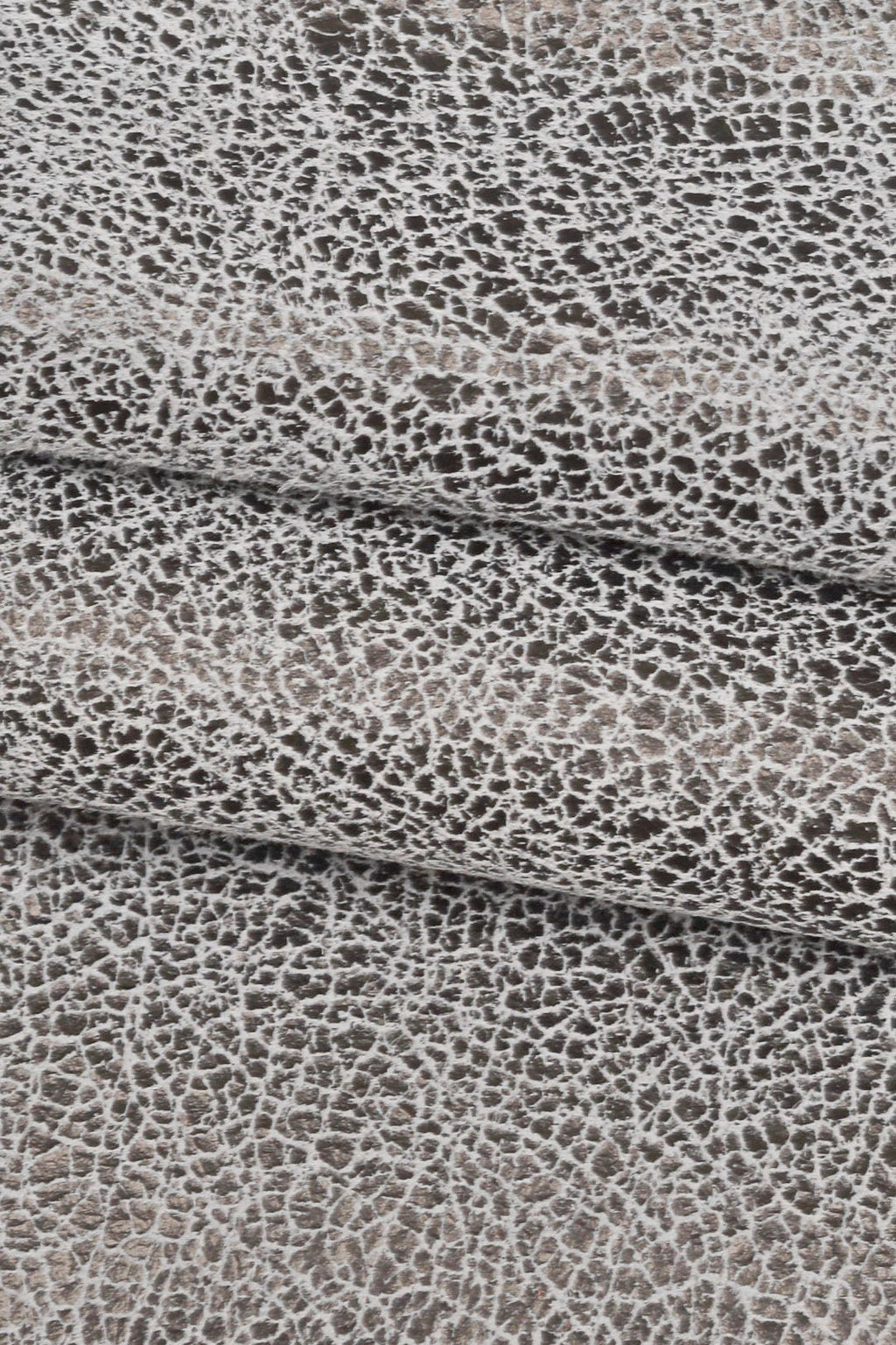 Antiqued leather hide distressed look, vintage effect crackled leather skin, rustic suede leather for bags belts B16126-ST La Garzarara