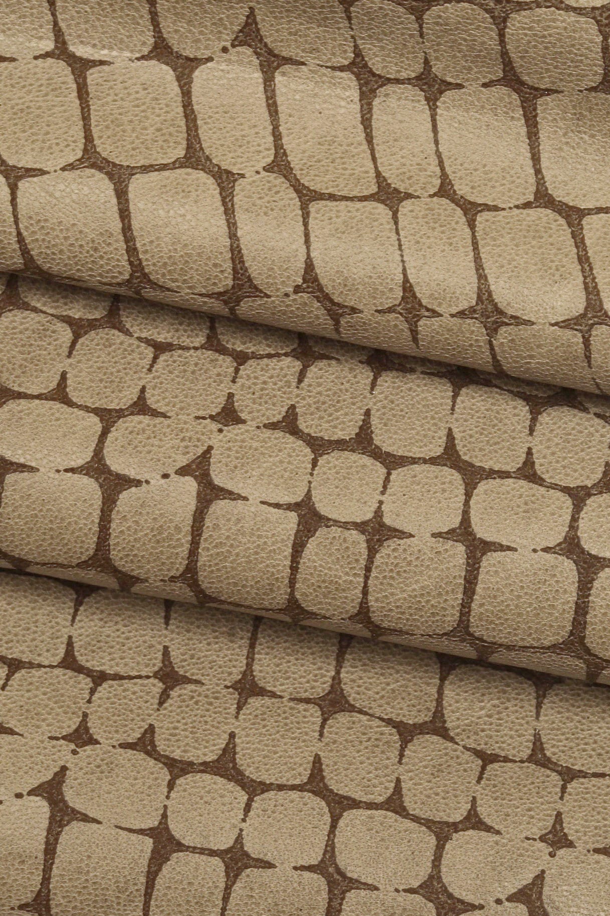 CROCODILE printed leather skin, brown, grey, beige sporty vintage goatskin, soft croc embossed hide B16152-VT La Garzarara