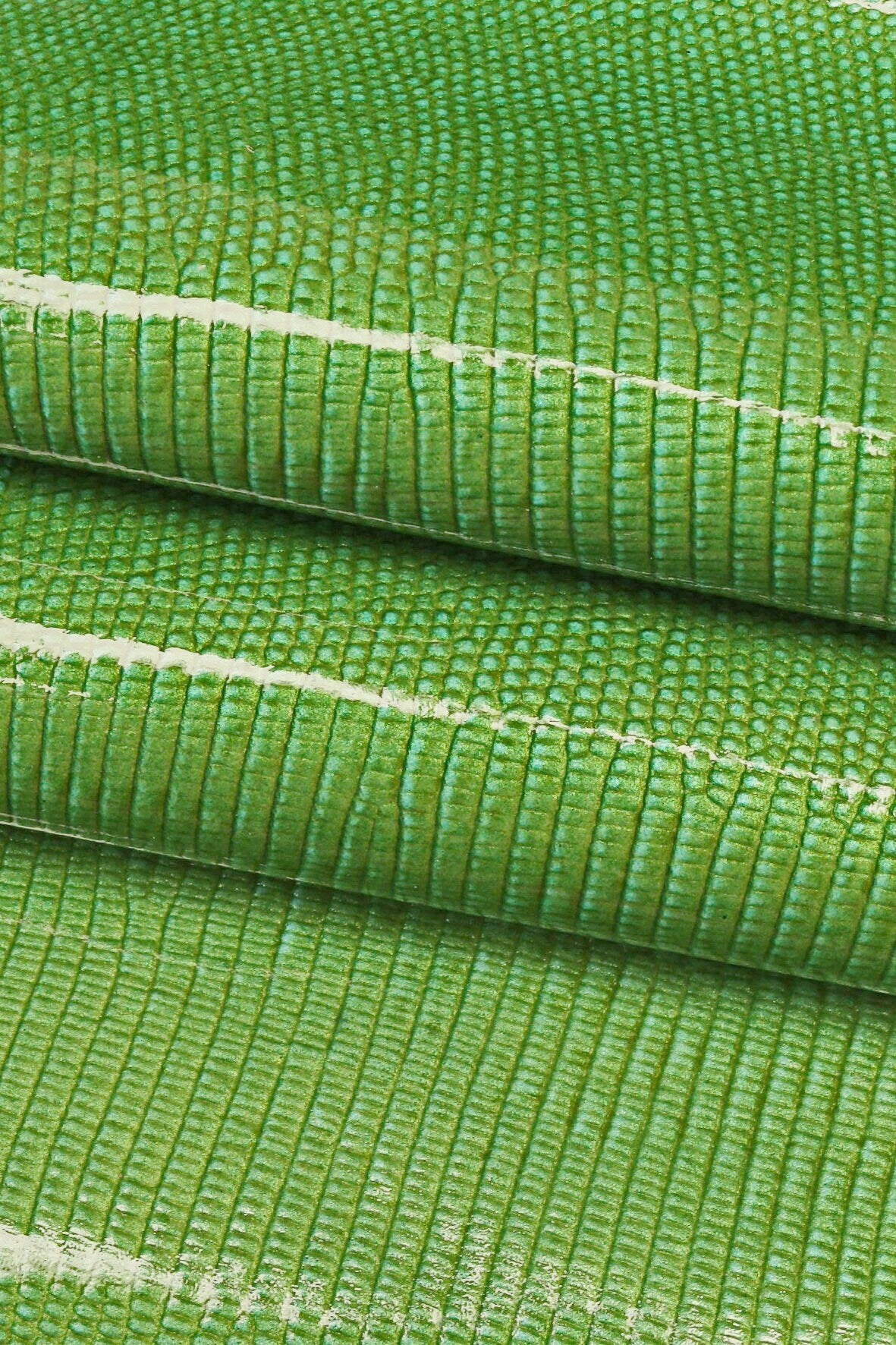 Green LIZARD printed patent goatskin, animal textured leather, glossy soft leather hide for crafting 0.6 - 0.8 mm B17952-ST La Garzarara