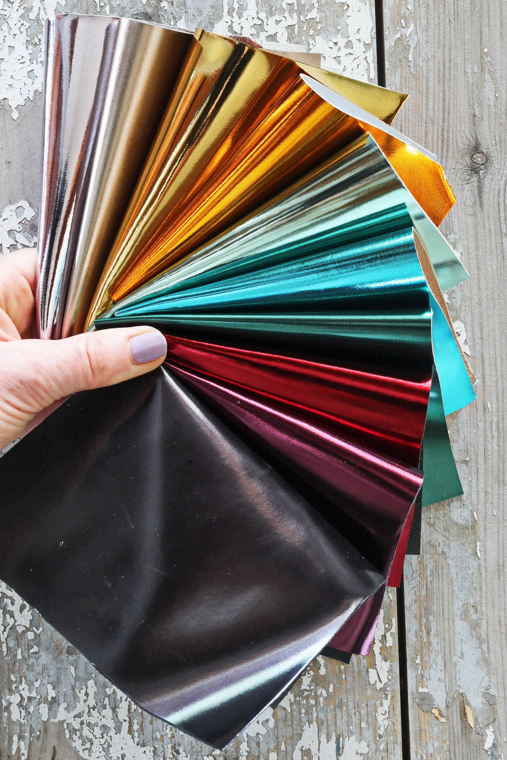 Metallic Mirror Leather Scraps, Glossy Reflective Pieces, Mixed Color Offcuts for Accessories and Crafts0,7 lbs/300g 6x5"/15x12 cm B1527