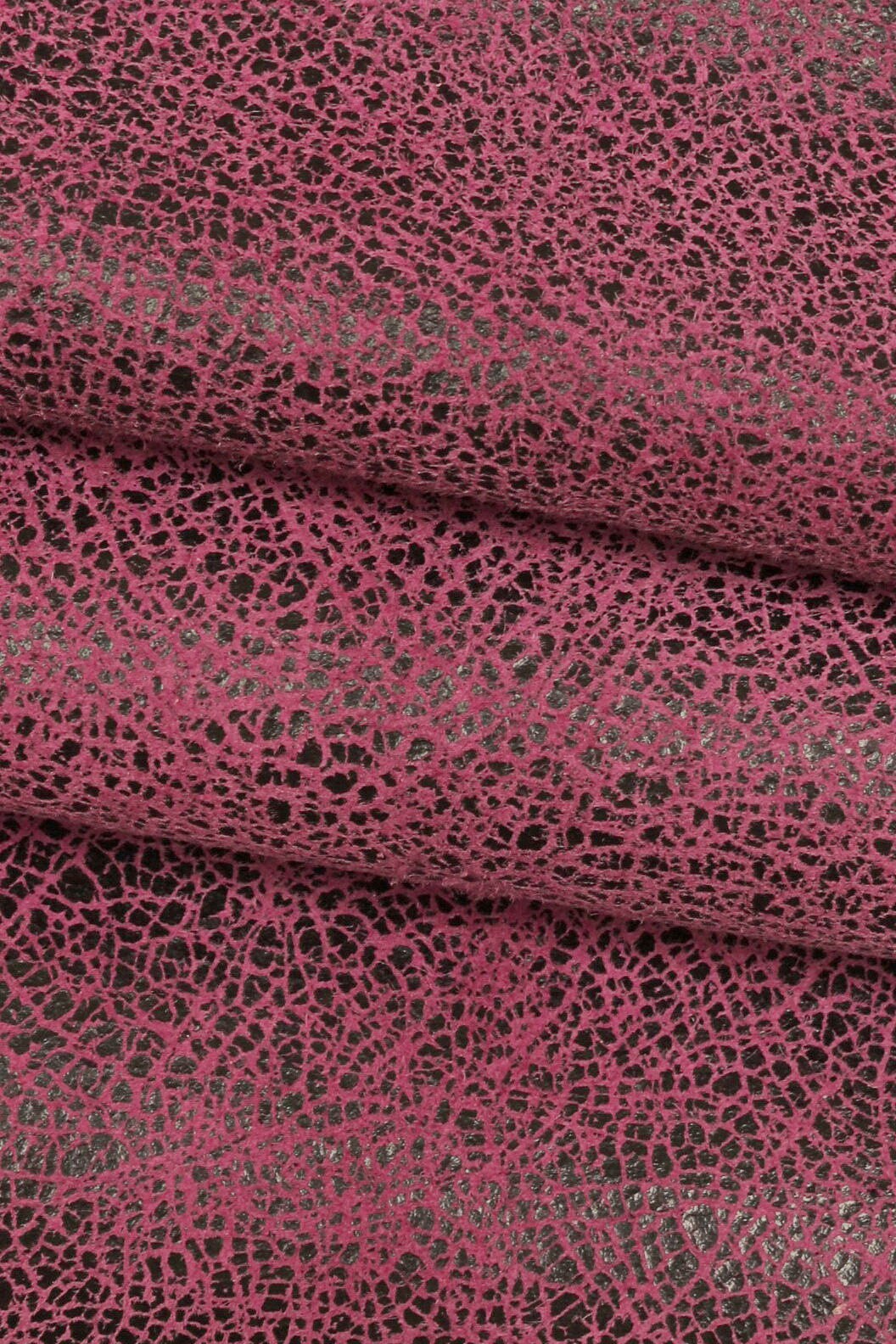 Crackle leather hide distressed texture, vintage effect leather skin for bags and accessories B16121-ST La Garzarara