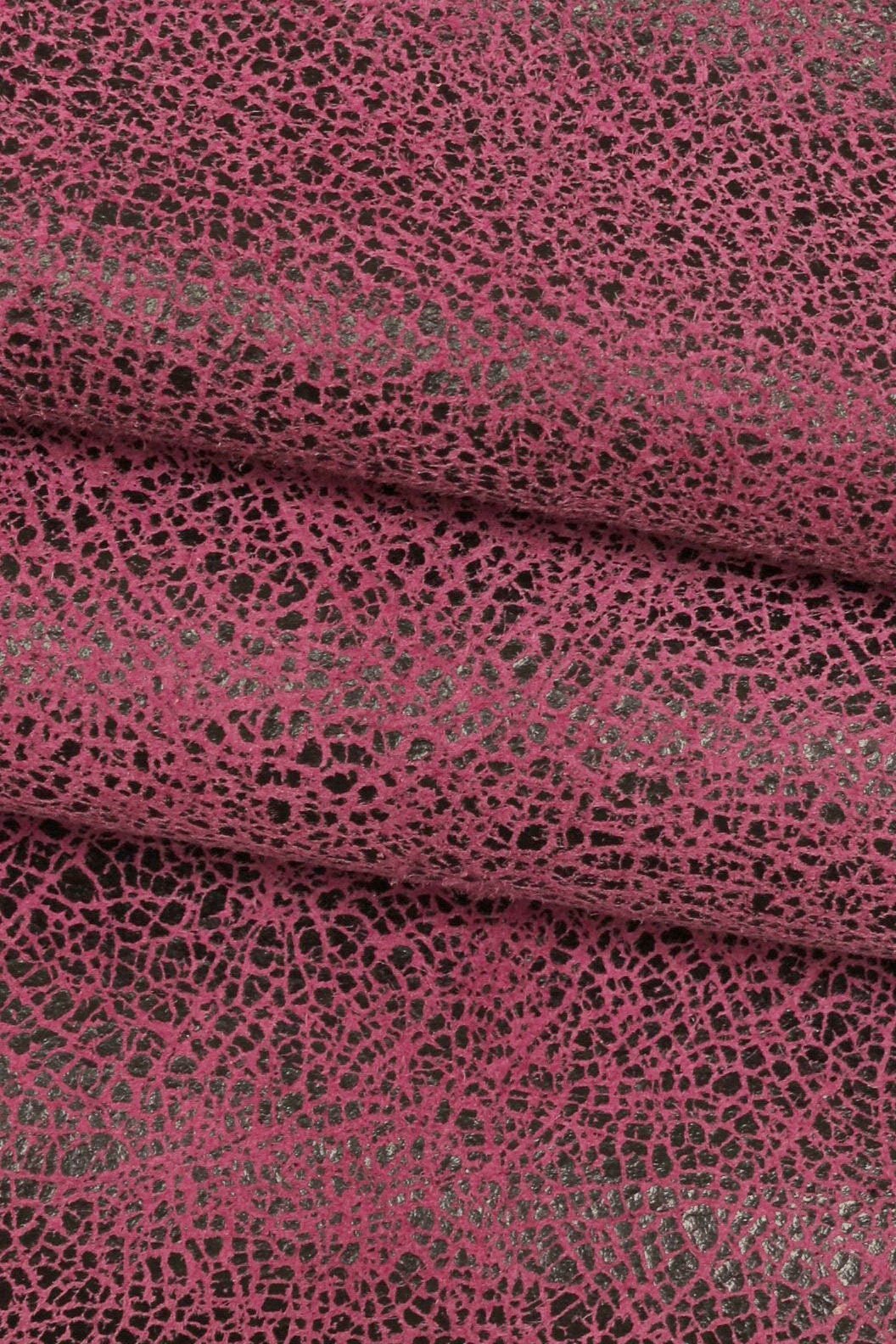 Crackle leather hide distressed texture, vintage effect leather skin for bags and accessories B16121-ST La Garzarara