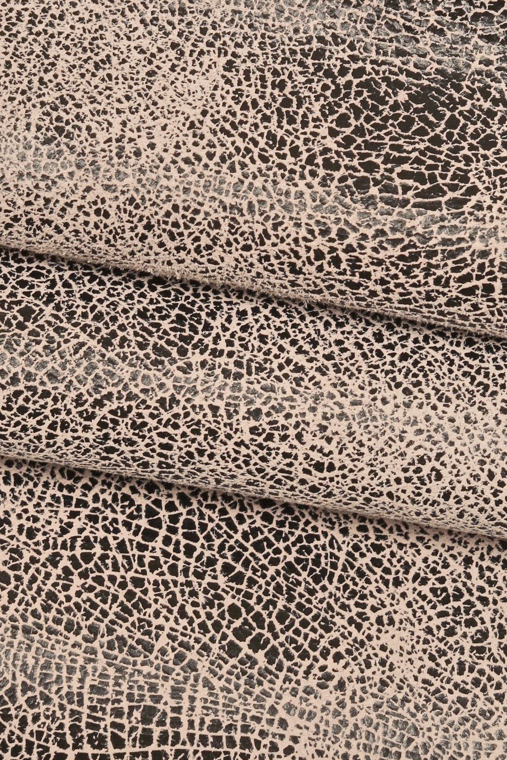 Antiqued leather hide distressed look, vintage effect crackled leather skin, rustic suede leather for bags belts B16126-ST La Garzarara