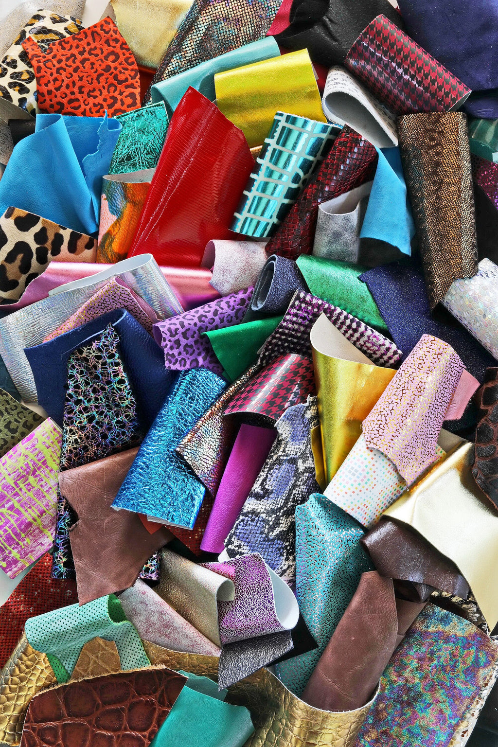 100 Leather scraps, 2x4"/5x10 cm minimum measures, RANDOM selection, MIX of printed, metallic, solid colors, patent and vintage pieces