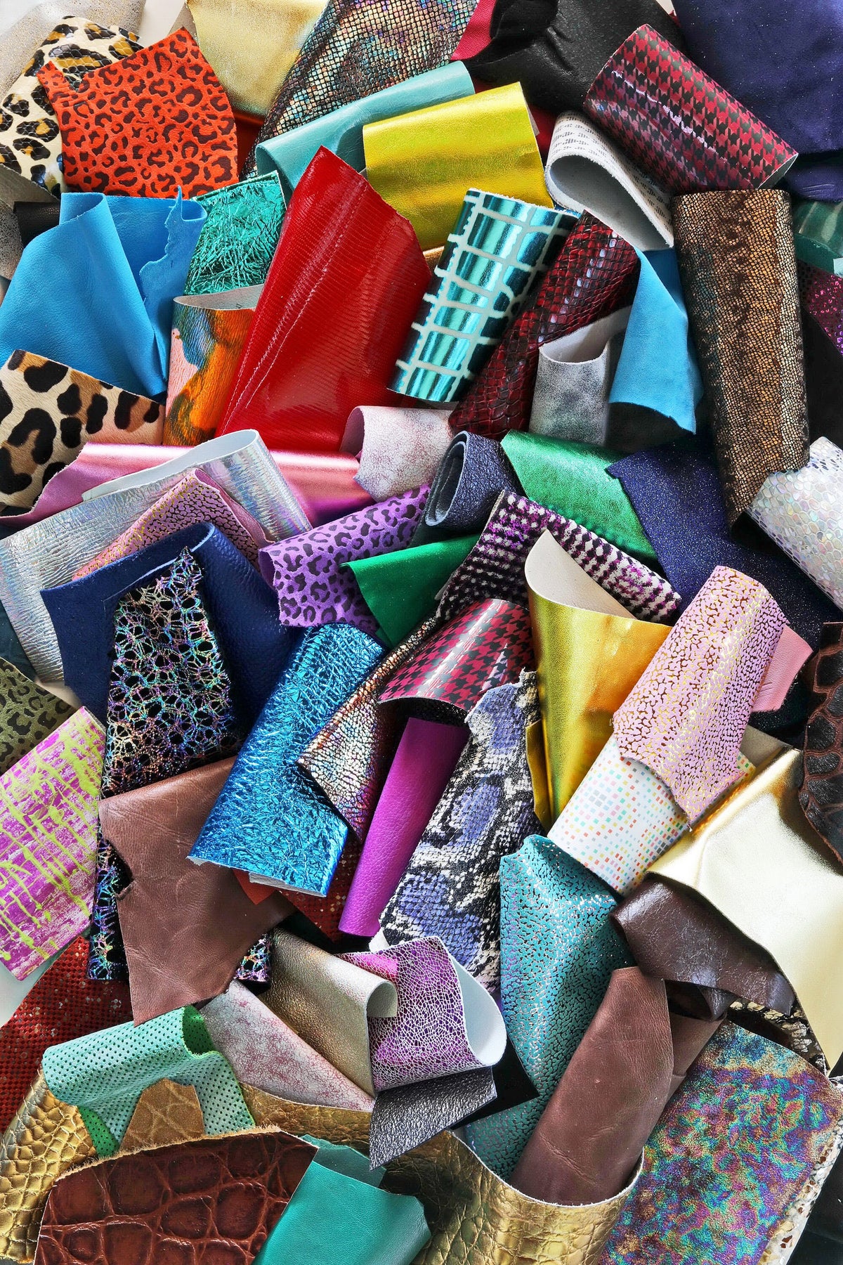 100 Leather scraps, 2x4"/5x10 cm minimum measures, RANDOM selection, MIX of printed, metallic, solid colors, patent and vintage pieces