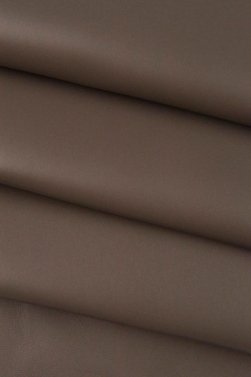 Soft LAMBSKIN NAPPA leather skin hide olive taupe, smooth 0.8-1.0 mm garment leather for jackets B16473-TU La Garzarara
