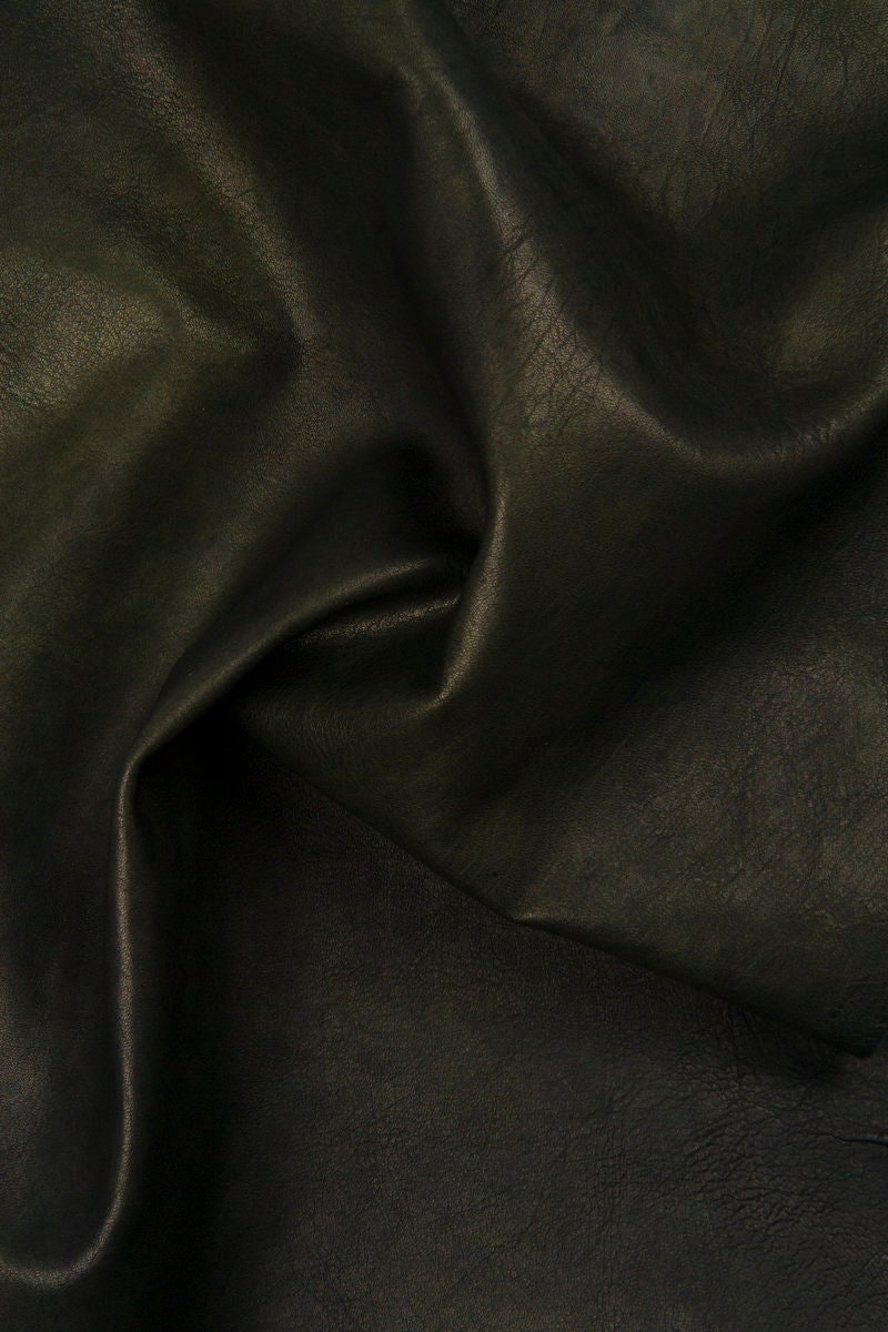 Green goat leather skin vegetable tanned CRINKLED effect, distressed soft goatskin with light dark shades 0.7–0.9 mm B16479-VT La Garzarara