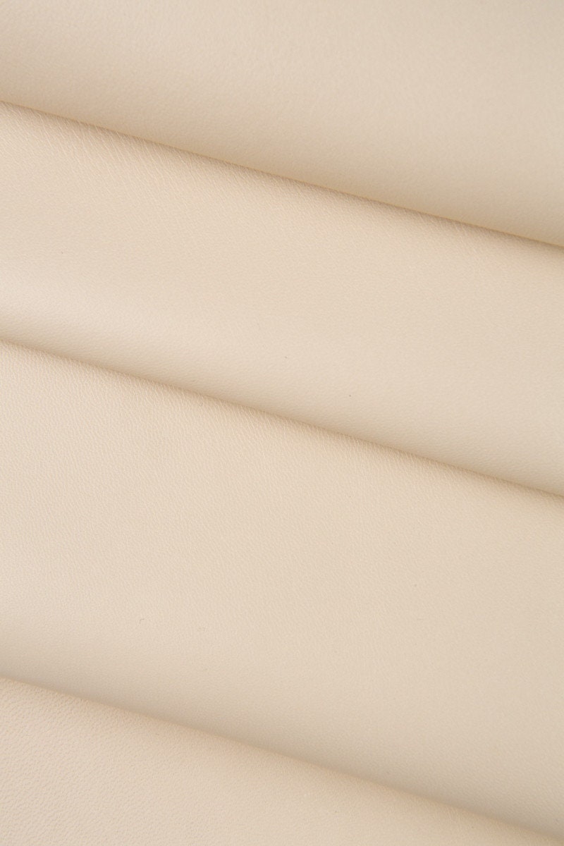 Supple quality hazelnut lambskin leather hide – natural tobacco, smooth sot nappa sheep skin 0.8-1.0 mm B16472-TU La Garzarara