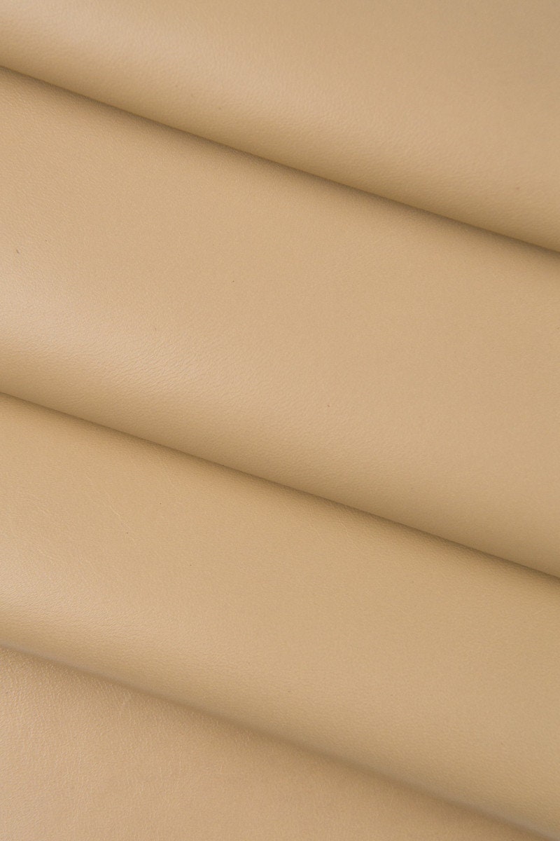 Supple quality hazelnut lambskin leather hide – natural tobacco, smooth sot nappa sheep skin 0.8-1.0 mm B16472-TU La Garzarara