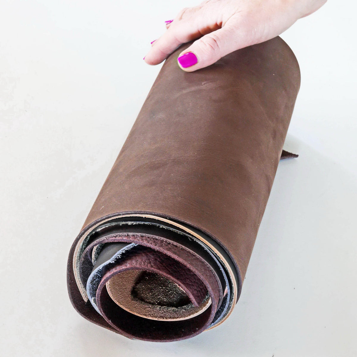 Thick Leather Scraps, Cowhide Offcuts, Heavy Leather Pieces, Random Cowhide and Calfskin Remnants, 1.5-2.5 mm (4-6 oz), 1 kg (2 lbs) B153