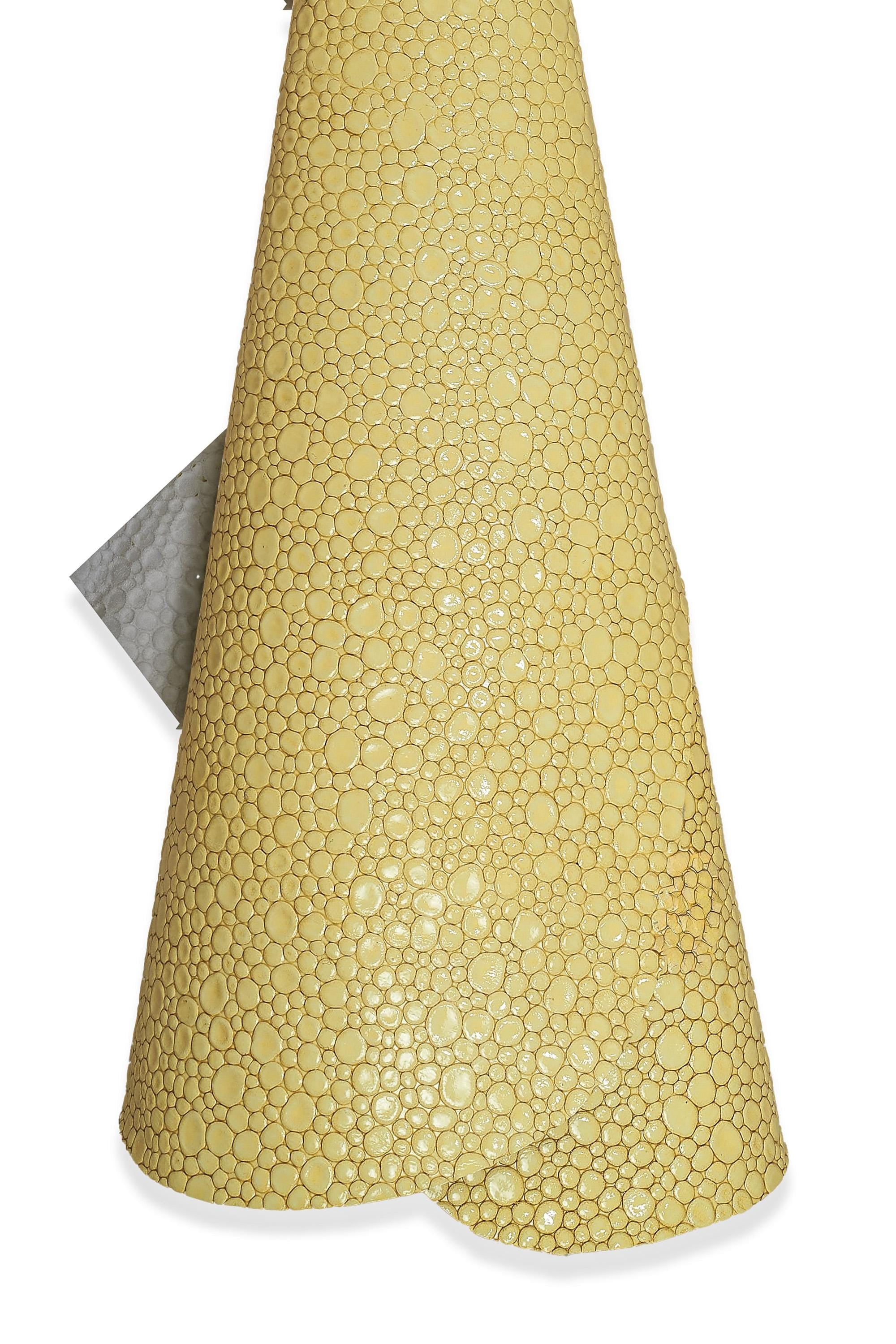 Beige organic stone leather hide large pebble texture, embossed reptile skin macro scale pattern, leather for crafter B16771-ST La Garzarara
