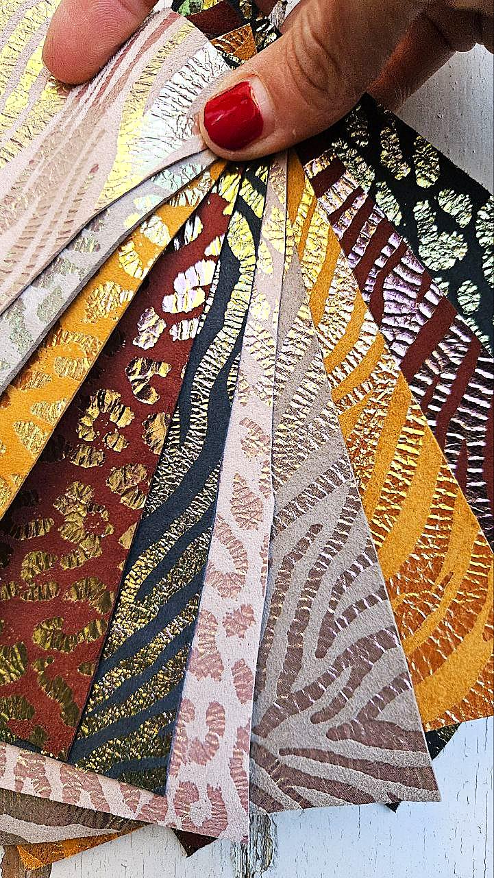 Gold Patterned Leather Scraps, Metallic Shimmer Offcuts, Decorative Leather Pieces for Creative Crafts RT260 La Garzarara