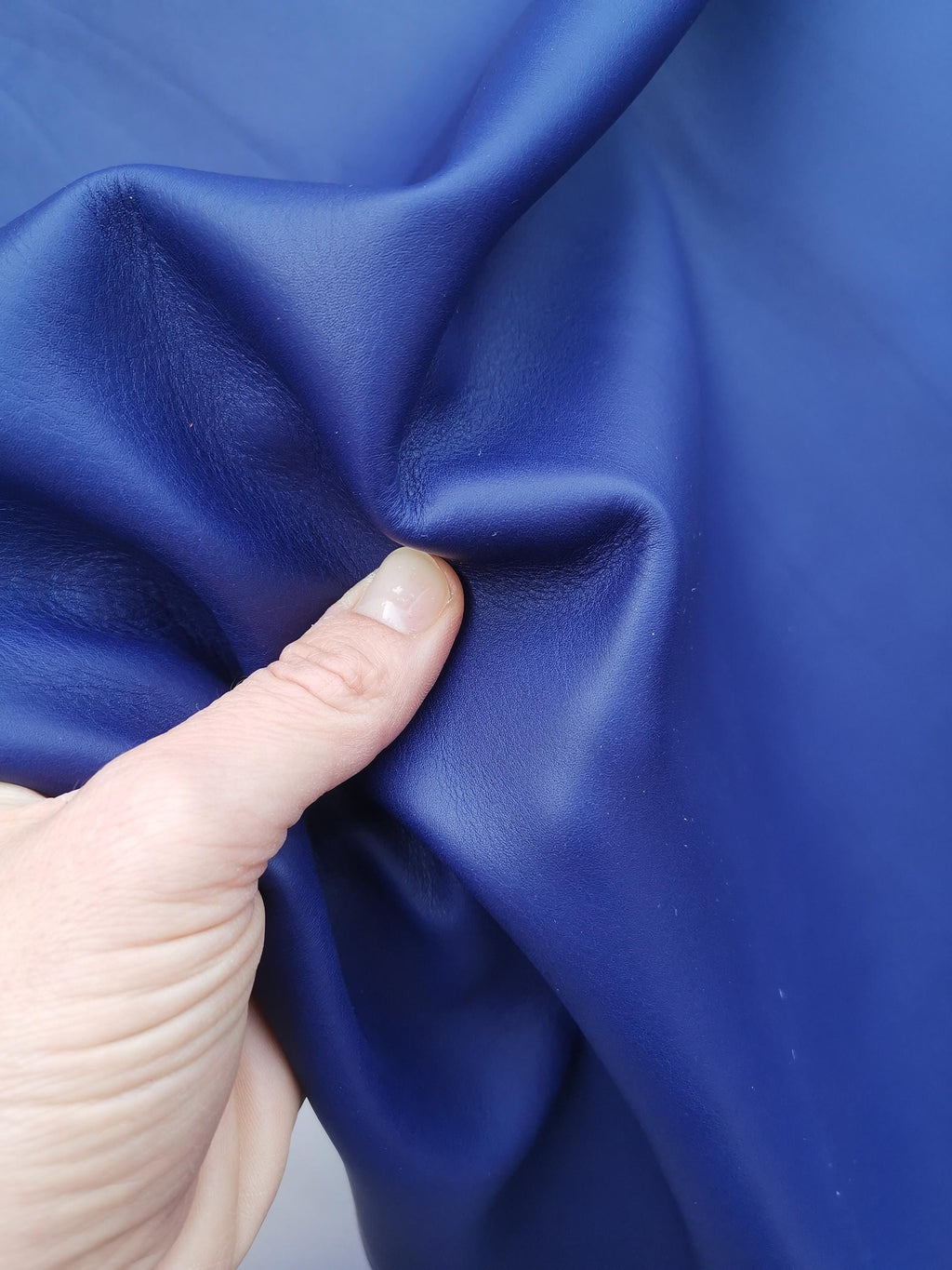Large Electric blue calfskin, smooth whole leather skin, soft cowhide hide for furniture and bags B17329-TU La Garzarara