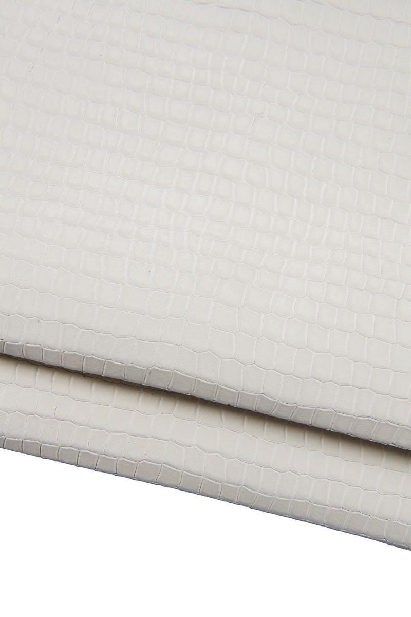 Off WHITE crocodile embossed leather hide soft matt CROC printed cowhide, genuine cowhide ideal for handcrafting B17055-ST La Garzarara