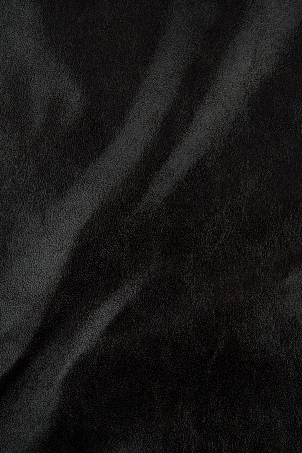 Dark brown glossy goatskin, grainy soft leather skin, soft grain goat hide 0.9–1.0 mm for bags and accessories, B17457-TU La Garzarara