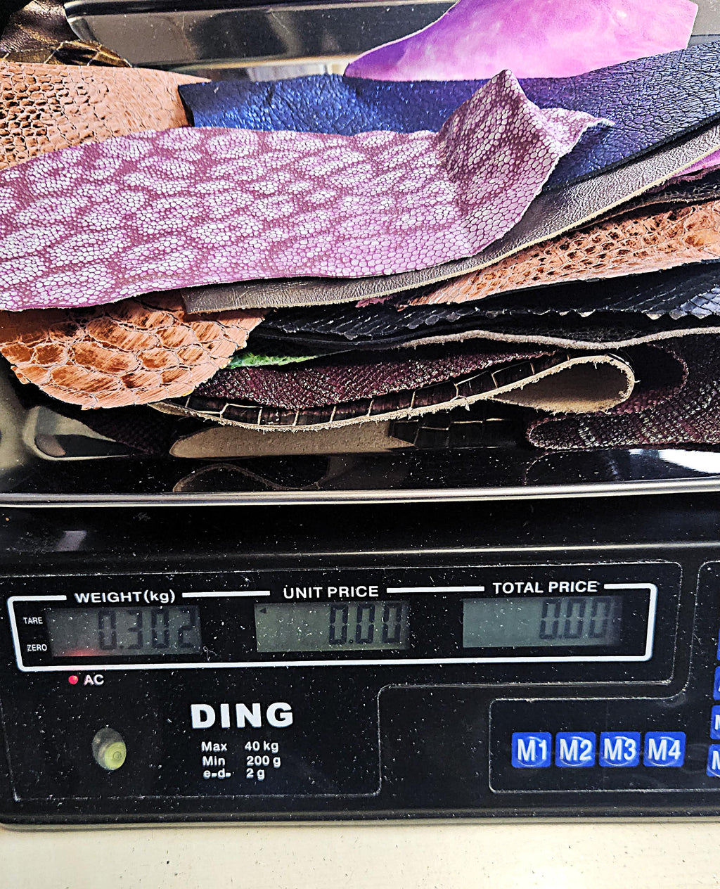 Small Leather Scraps, Mini Craft Offcuts, Assorted Colors Textures and Finishes for Earrings Jewelry and 2x4"/5x10 cm minimum measures RT87