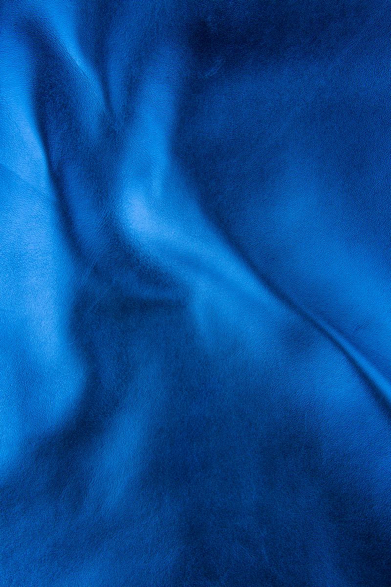 BLUETTE leather skin, smooth metallic goatskin, electric blue soft hide for hobbyists 0.7 - 0.8 mm B17314-MT La Garzarara
