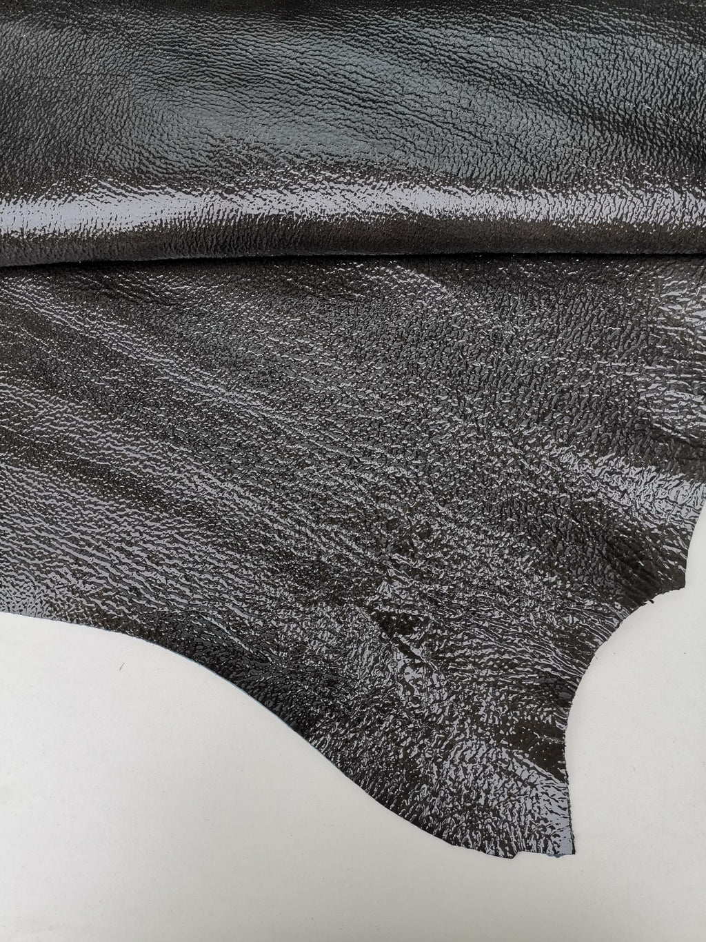 GREY NAPLACK leathet hide, double face wrinkled patent cowhide, gray glossy soft calfskin for crafters B17959-TU lLa Garzarara