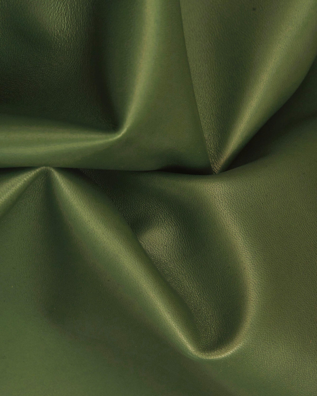 Flexible green nappa lambskin for GARMENTS, super soft lamb, silky semi glossy leather hide for clothing 0.7 - 0.9 mm B17584-TU La Garzarara