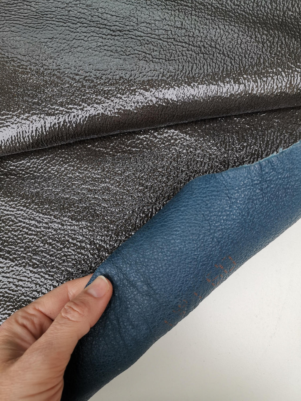 GREY NAPLACK leathet hide, double face wrinkled patent cowhide, gray glossy soft calfskin for crafters B17959-TU lLa Garzarara