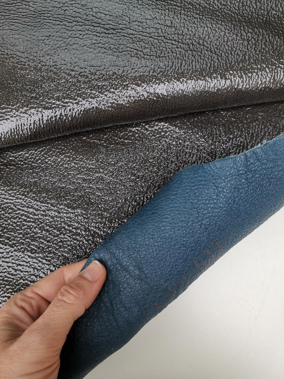 GREY NAPLACK leathet hide, double face wrinkled patent cowhide, gray glossy soft calfskin for crafters B17959-TU lLa Garzarara