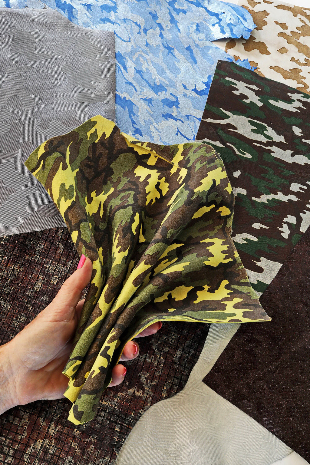 Camo Leather scraps, military pattern renmants leather, random camouflage pieces for small projects accessories 0.5 kg B1480-RC La Garzarara