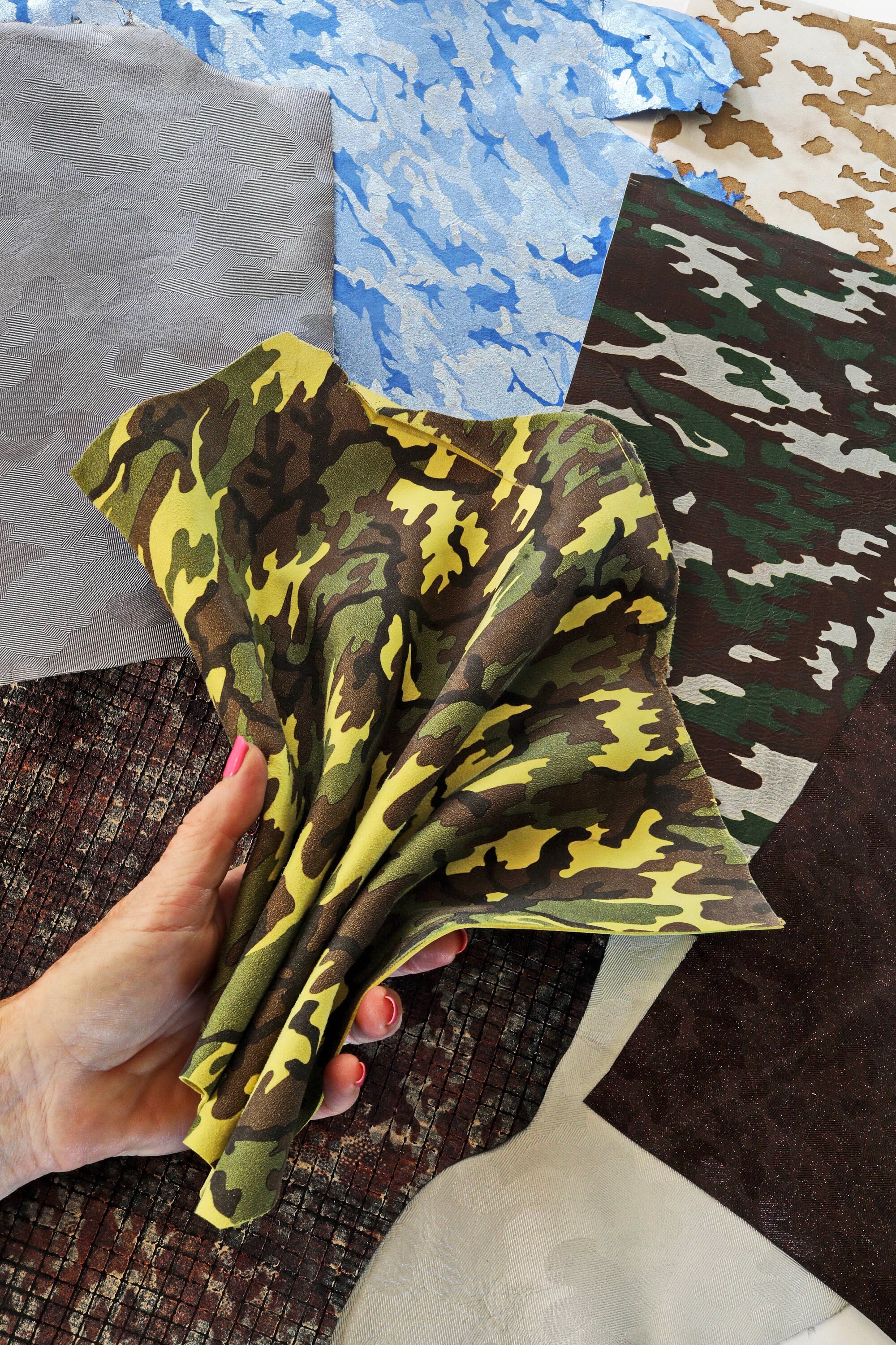 Camo Leather scraps, military pattern renmants leather, random camouflage pieces for small projects accessories 0.5 kg B1480-RC La Garzarara