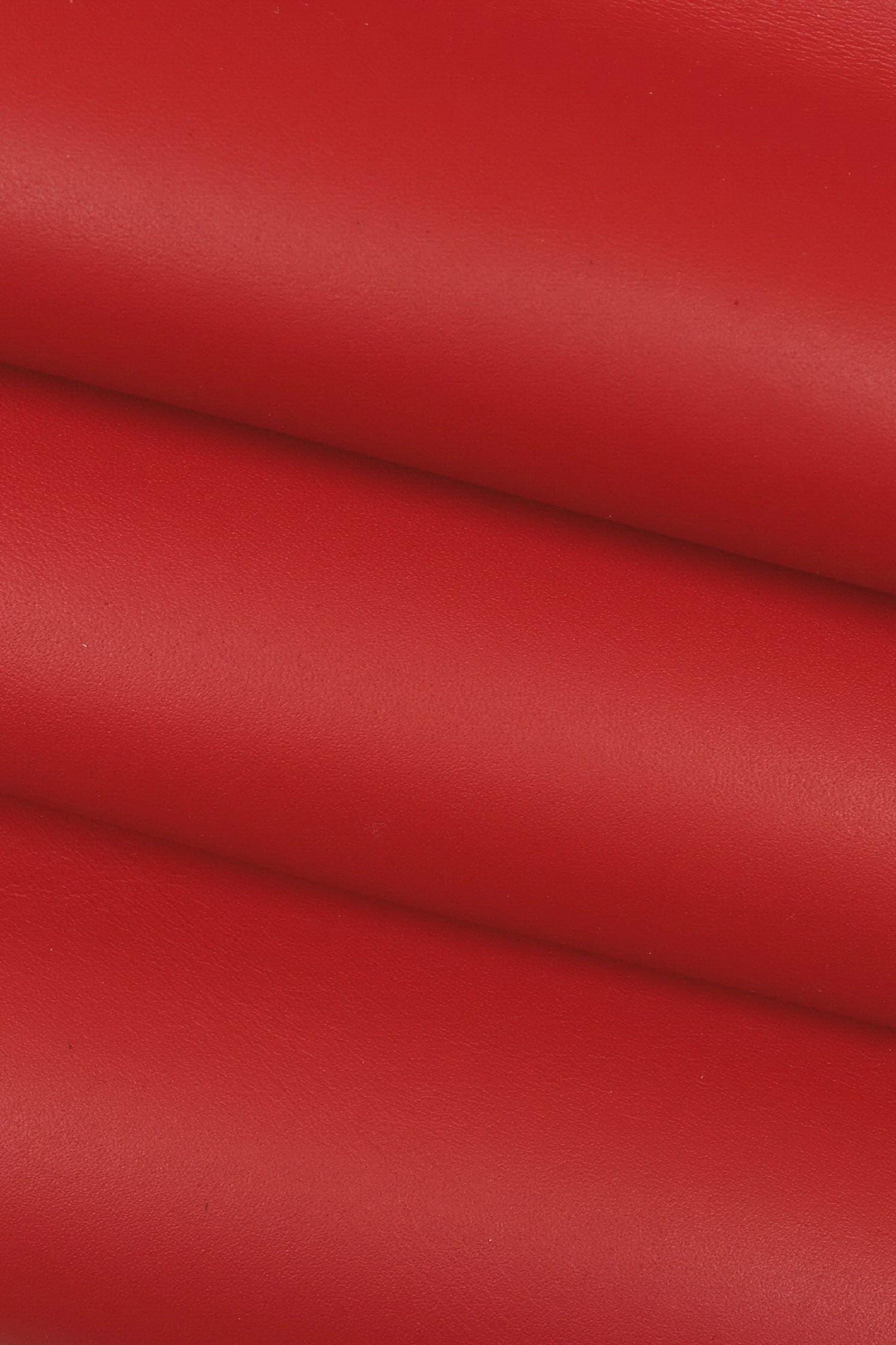 Red SMOOTH leather hide, full grain SOFT cowhide, glossy calfskin 1.2 - 1.4 mm for crafting B18468-TU La Garzarara