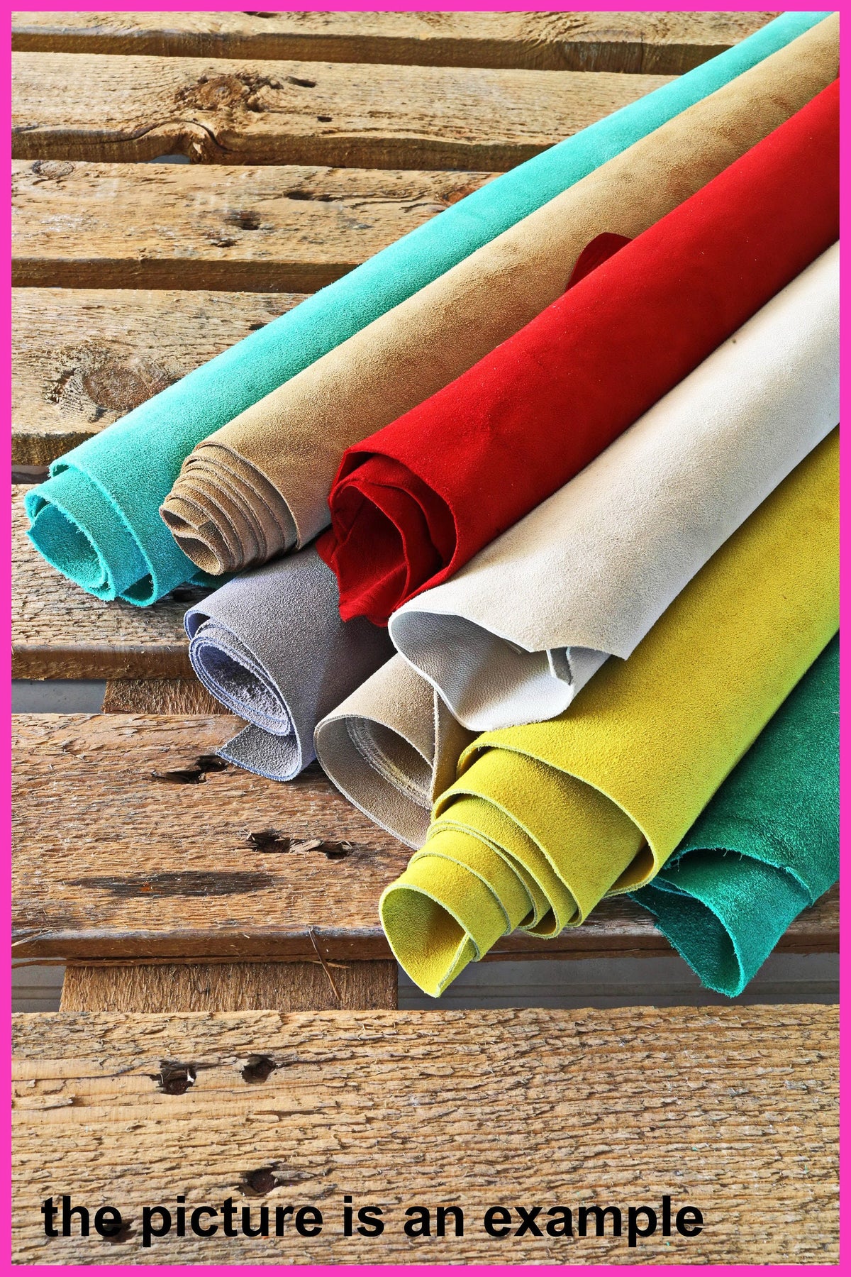 Può includere: Una varietà di pelle arrotolata in diversi colori, tra cui turchese, beige, rosso, bianco, giallo e verde, su una superficie di legno. L'immagine è un esempio.