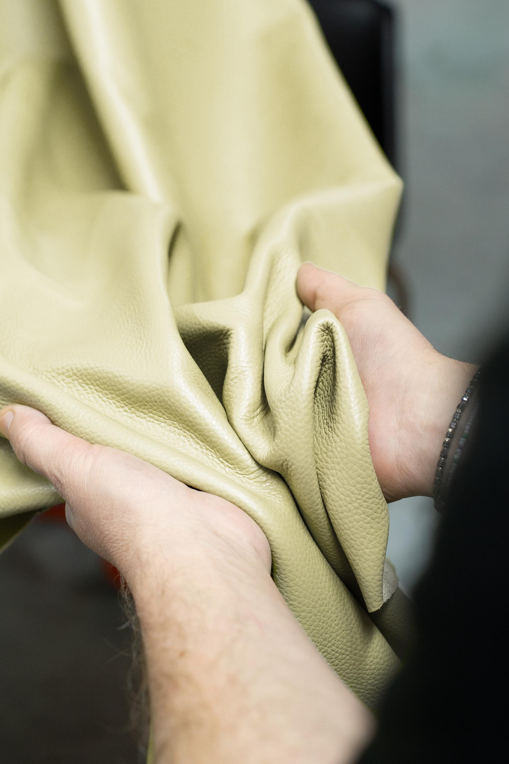 Leather for upholstery, Cream beige large cowhide leather, Natural grain skin 1.2- 1.4 mm La Garzarara