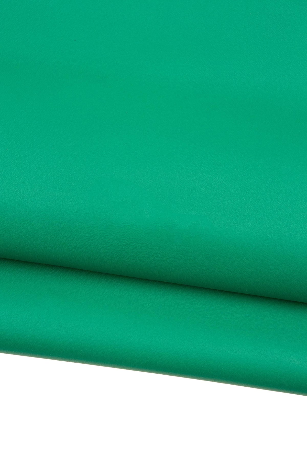 Green SMOOTH sheepskin, SOFT lambskin nappa, matt leather skin 0.7 - 0.9 mm perfect for diy projects B18745-TU La Garzarara