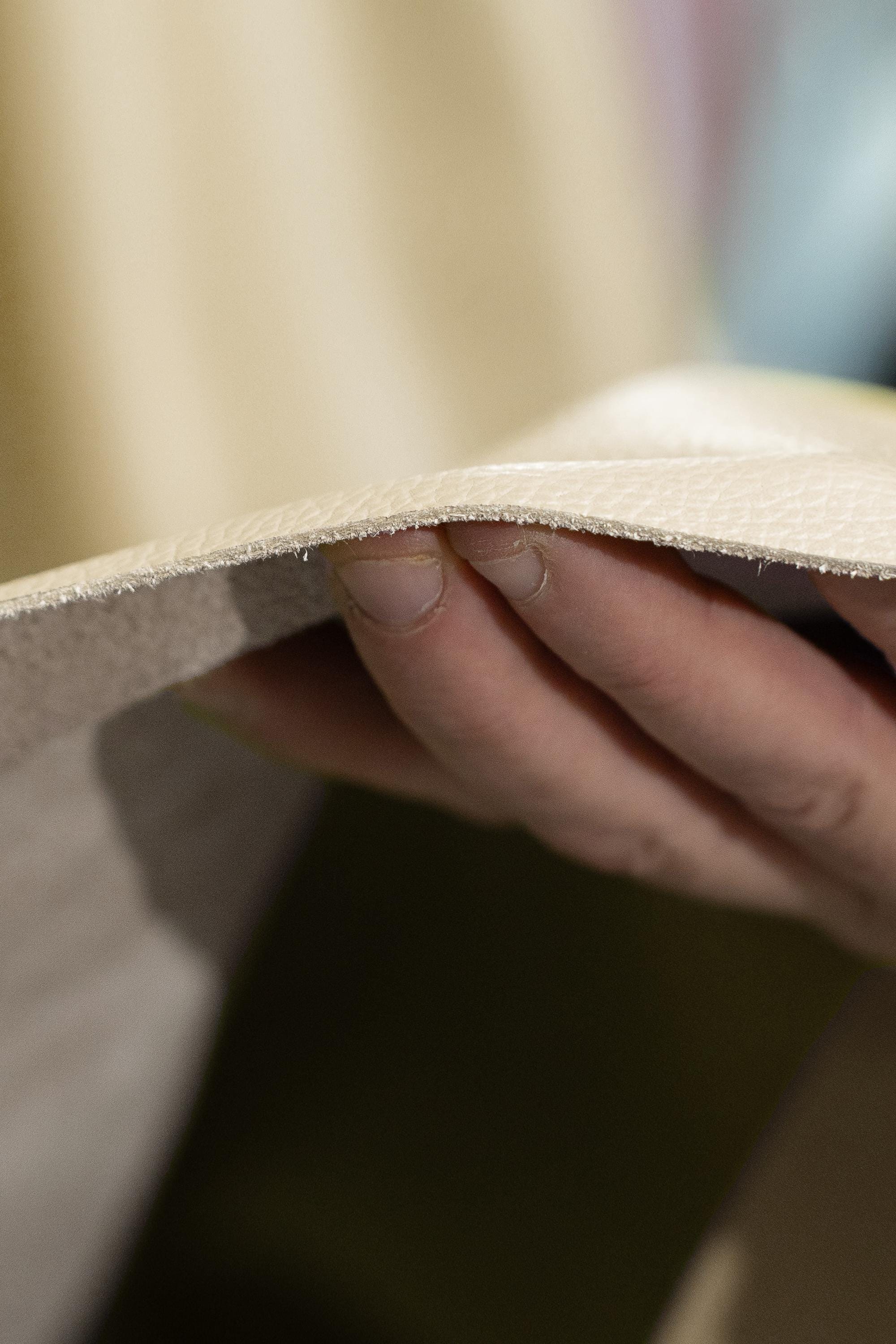 Leather for upholstery, Cream beige large cowhide leather, Natural grain skin 1.2- 1.4 mm La Garzarara