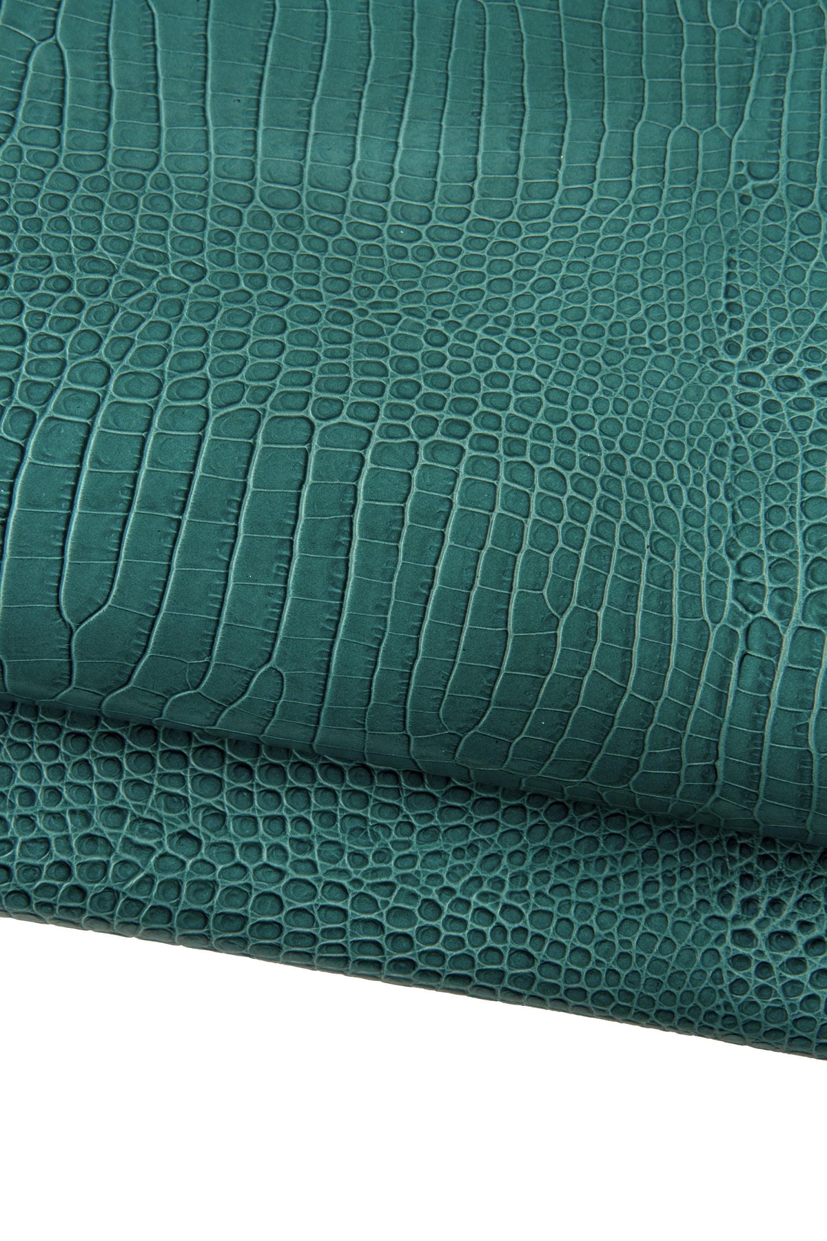 Light blue CROCODILE embossed cowhide, semi glossy PRINTED calfskin, slightly stiff cowhide for crafting B19287-ST La Garzarara